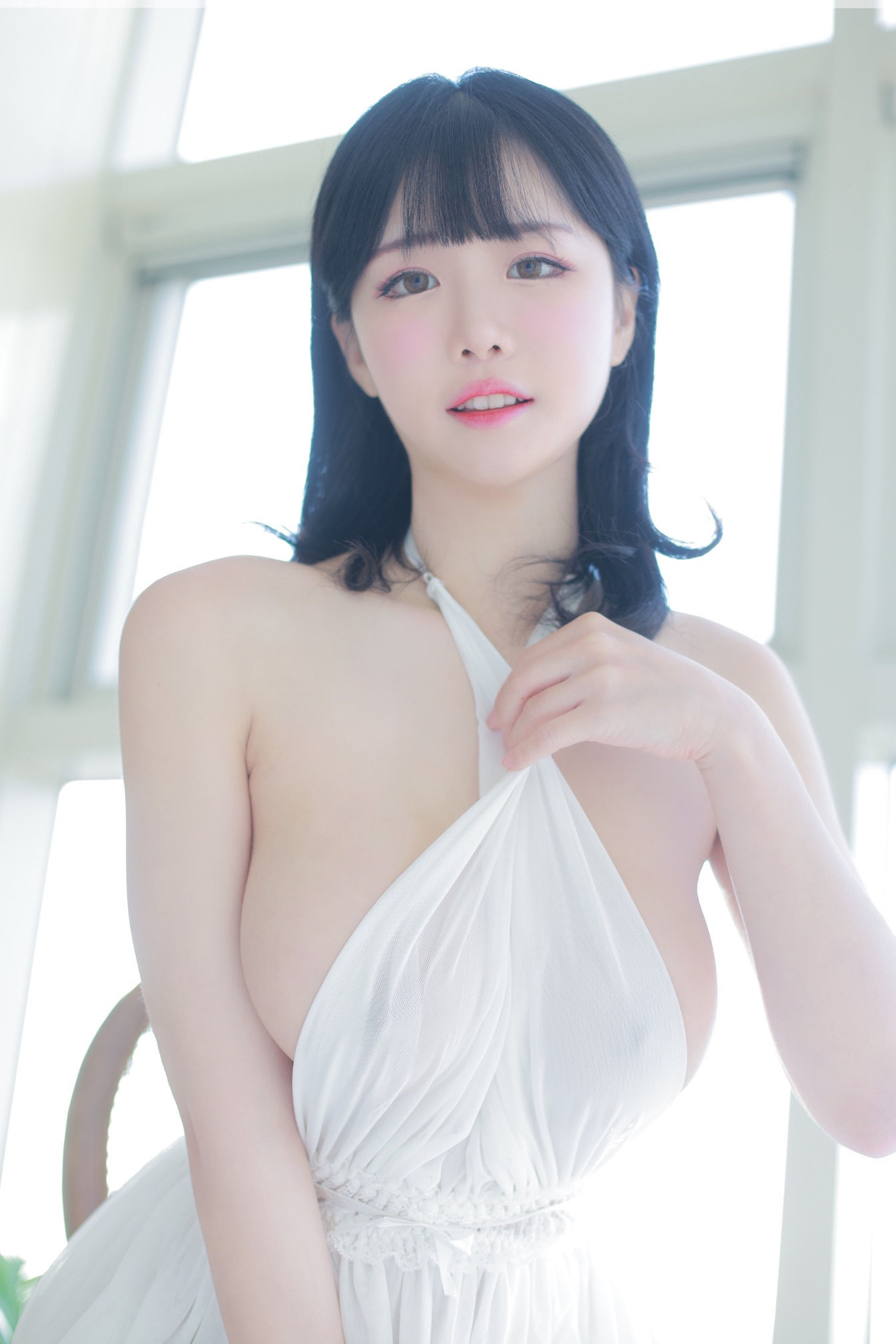[福利COS] 韩网可爱性感网红Addielyn - December 2021 Girl in white第10张