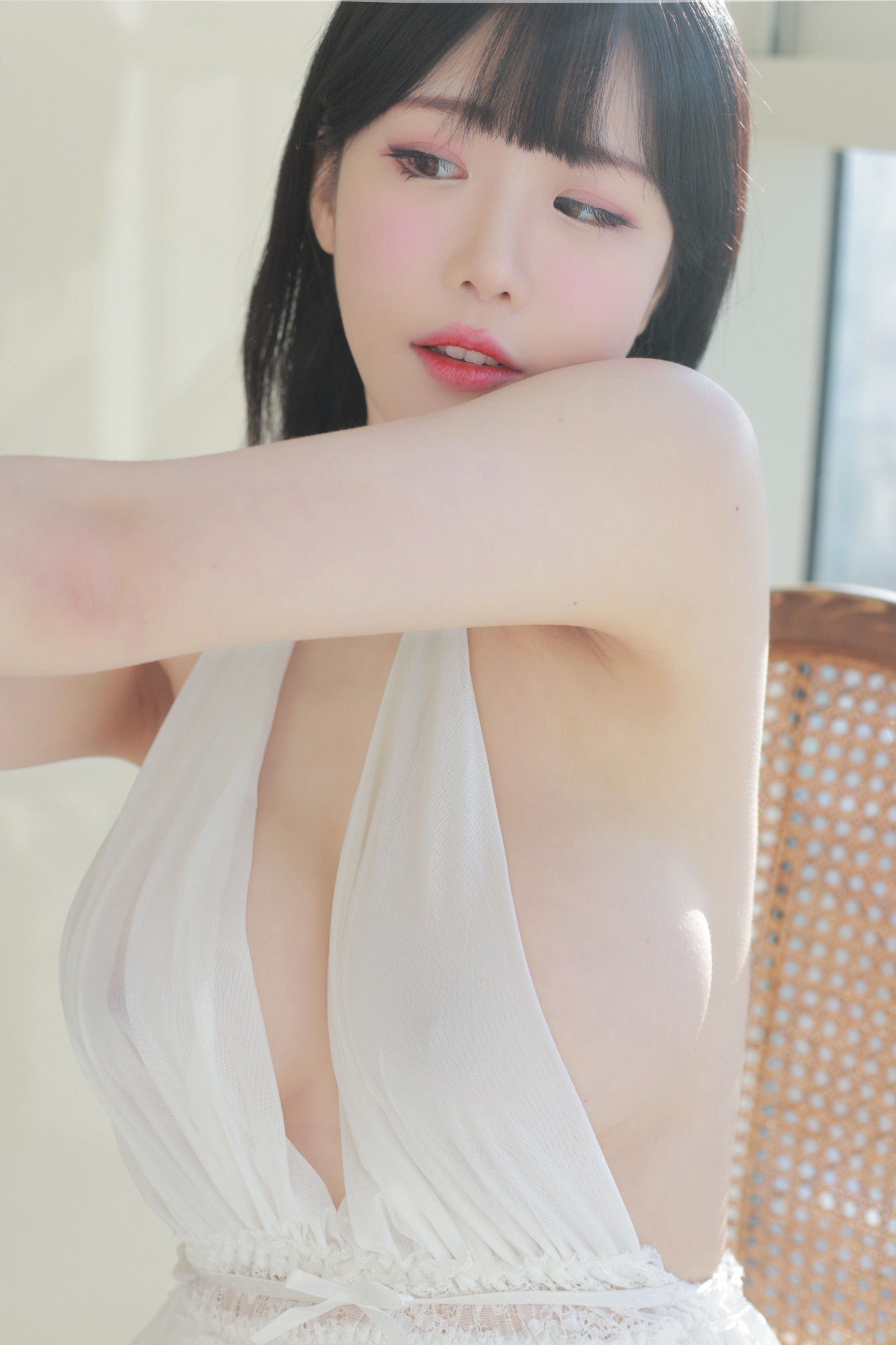 [福利COS] 韩网可爱性感网红Addielyn - December 2021 Girl in white第7张