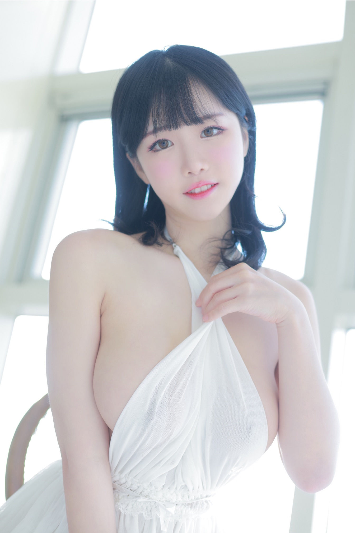 [福利COS] 韩网可爱性感网红Addielyn - December 2021 Girl in white第10张