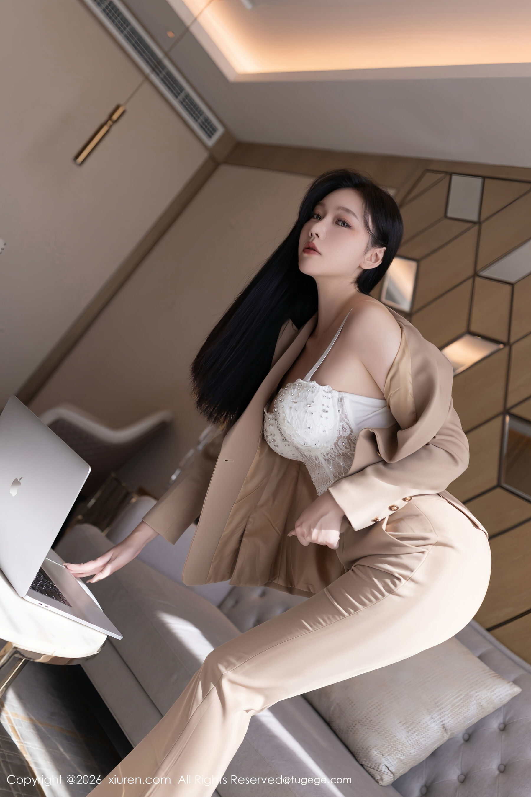  秀人网 安然anran Vol.11282 [72P]第2张