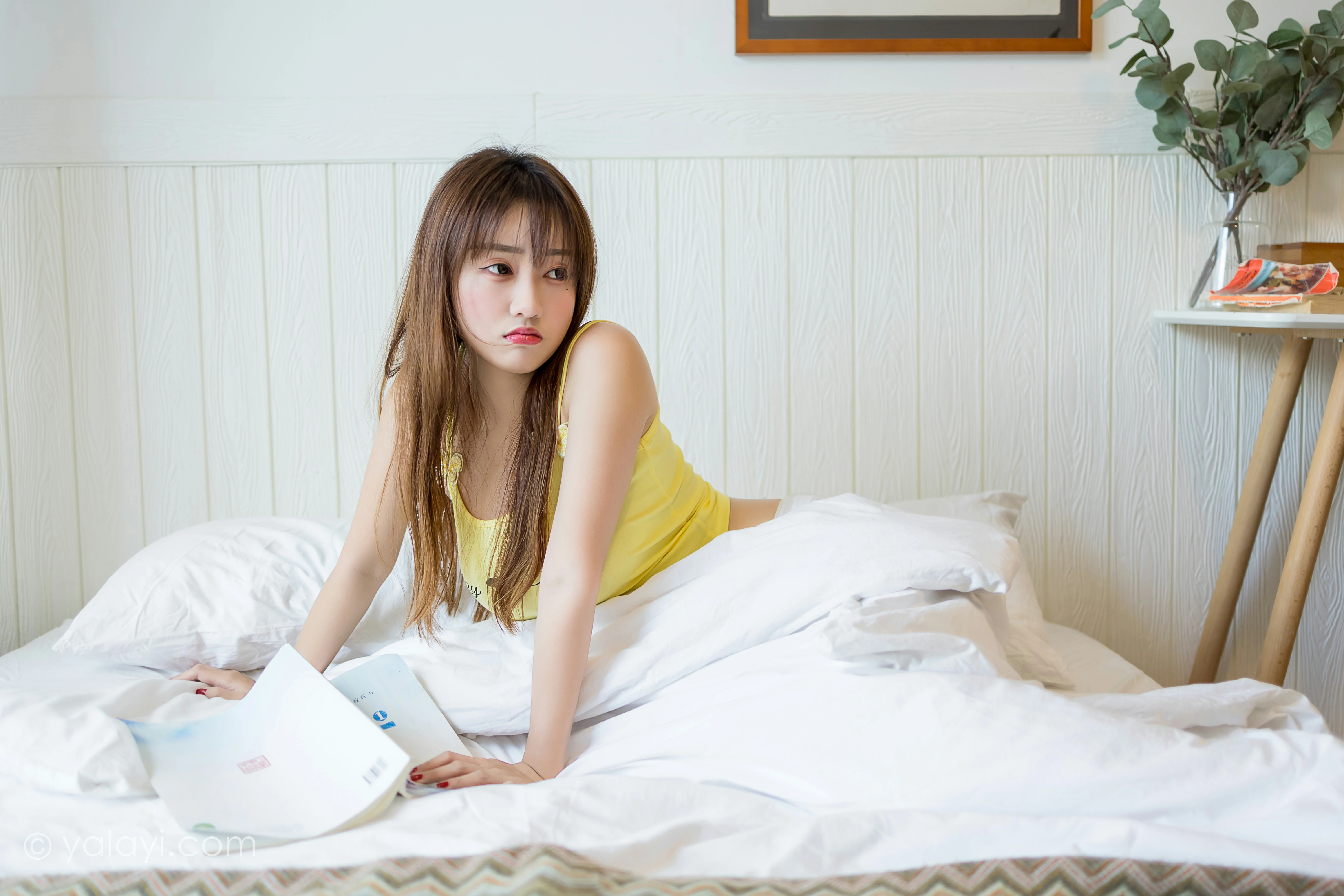 [YALAYI雅拉伊]NO.841 补习时间 虞艺 黄色性感小背心居家私房写真集第7张