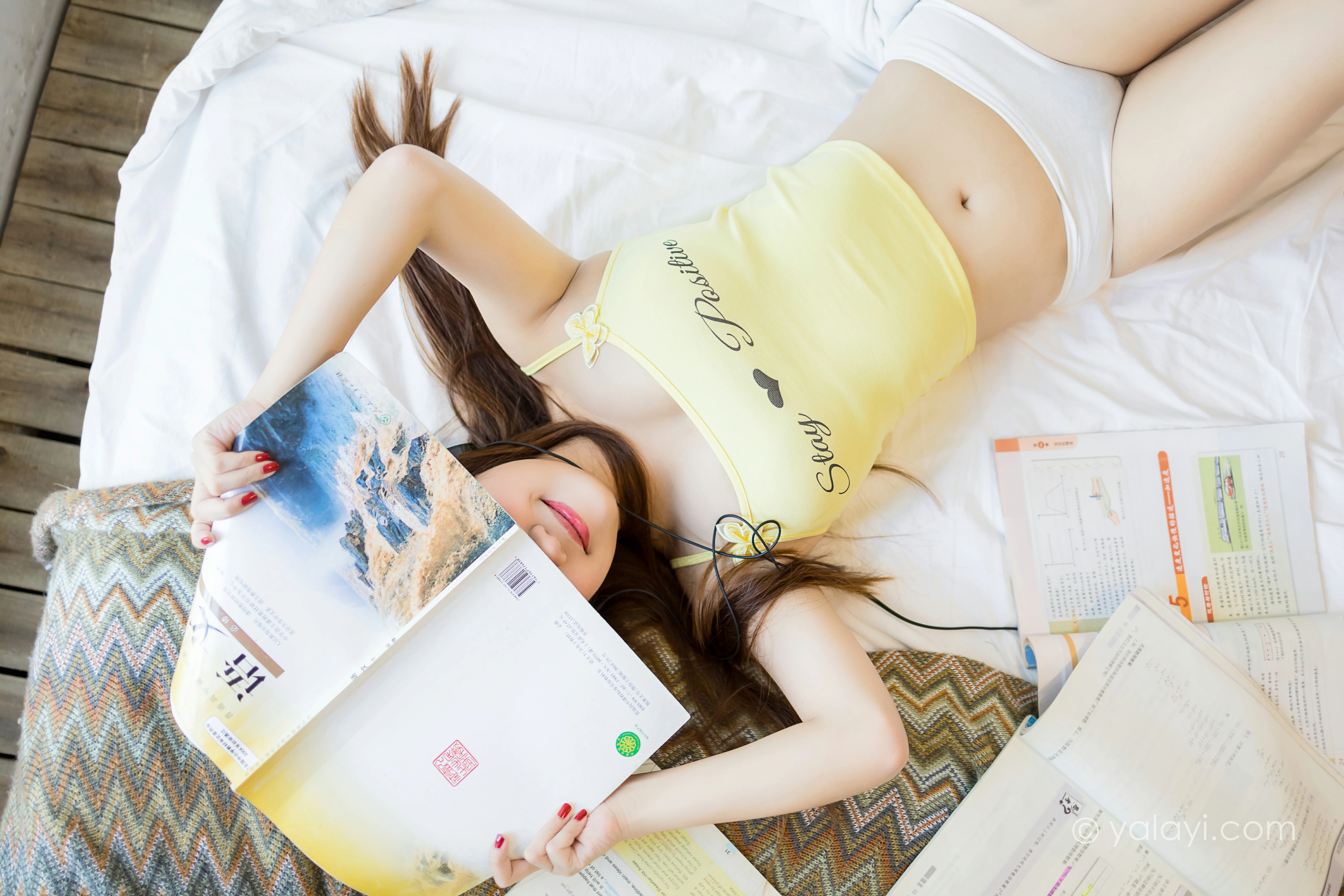 [YALAYI雅拉伊]NO.841 补习时间 虞艺 黄色性感小背心居家私房写真集第10张