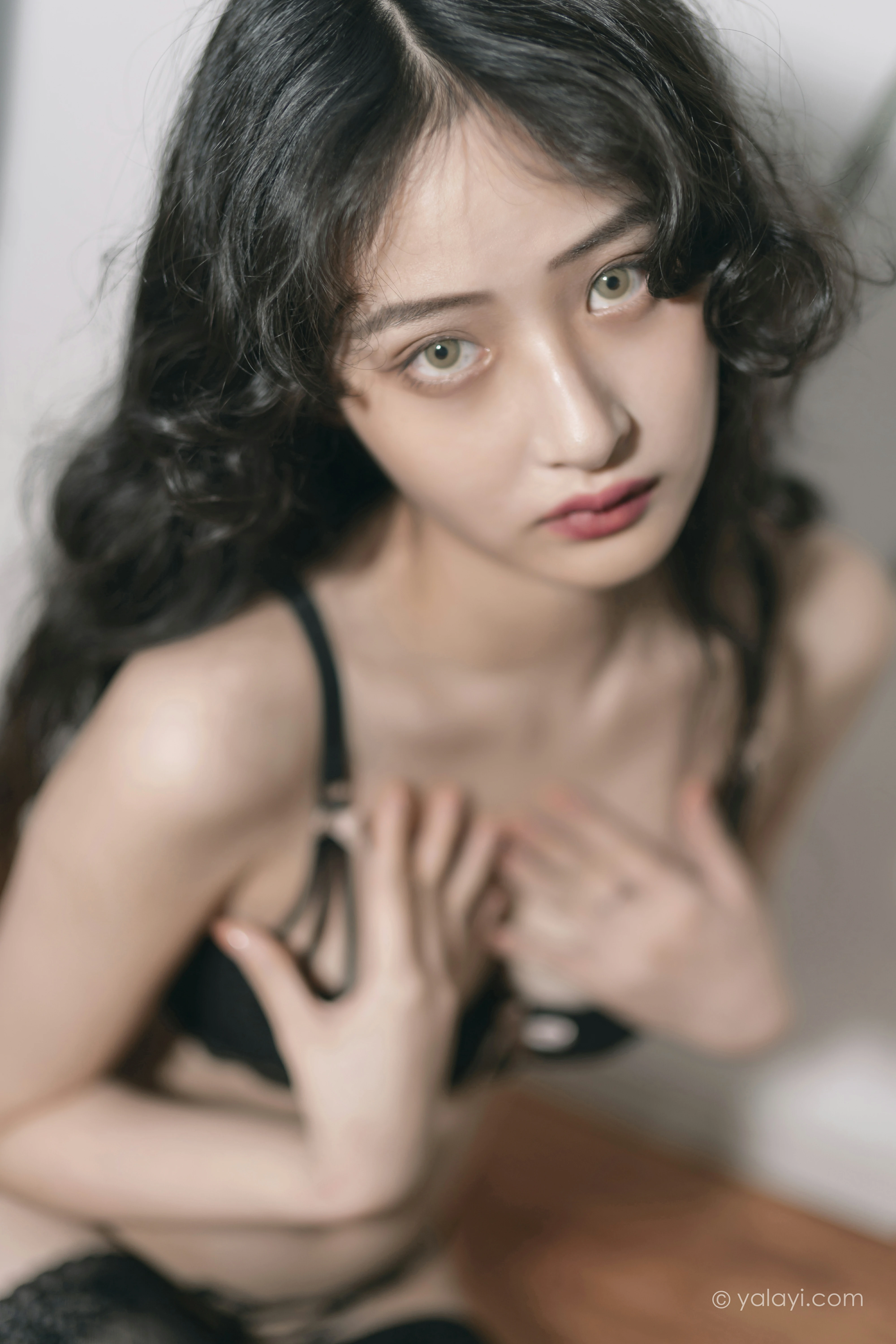 [YALAYI雅拉伊]NO.842 黑蝴蝶 西子 黑色蕾丝内衣加黑丝美腿性感私房写真集第11张