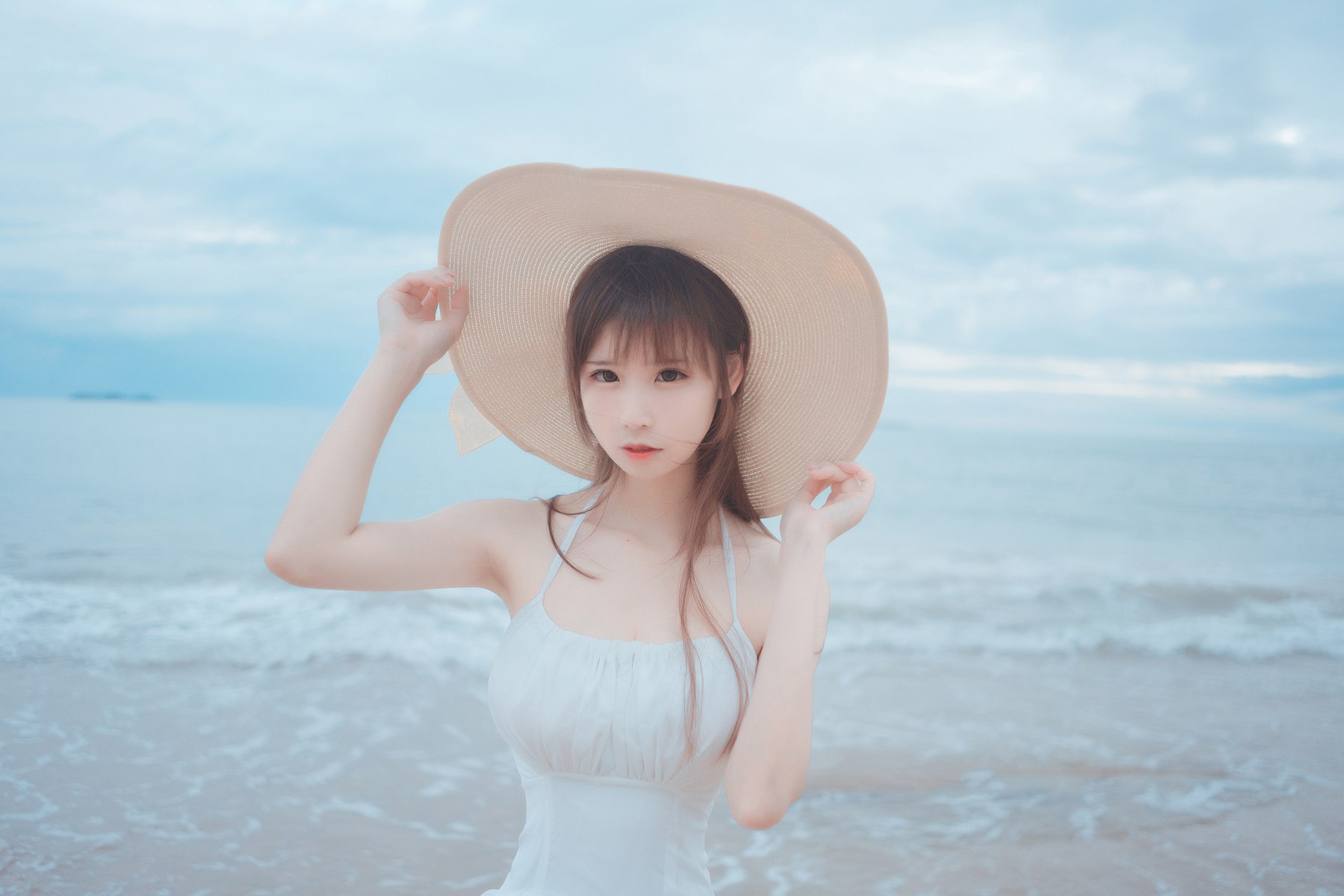 人气动漫Coser@爱老师_PhD 海岸 白裙 在现浏览第1张