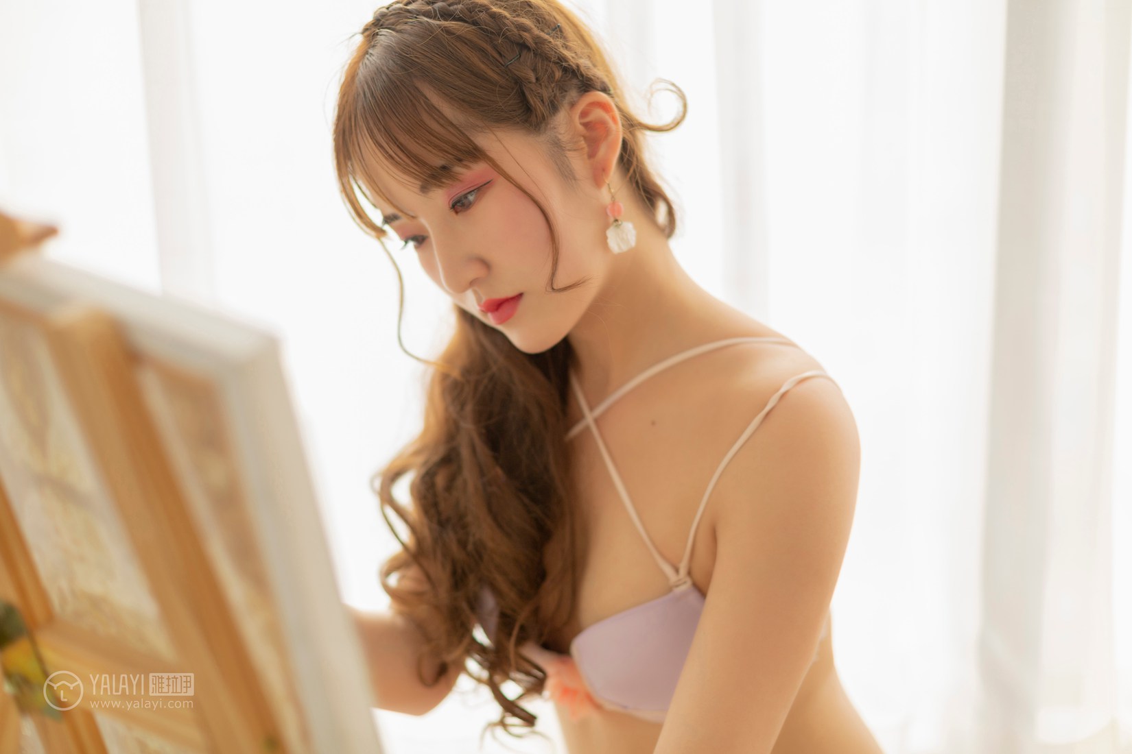 [YALAYI雅拉伊] 2019.04.29 No.261 自画像 顾盼兮  在现浏览第3张