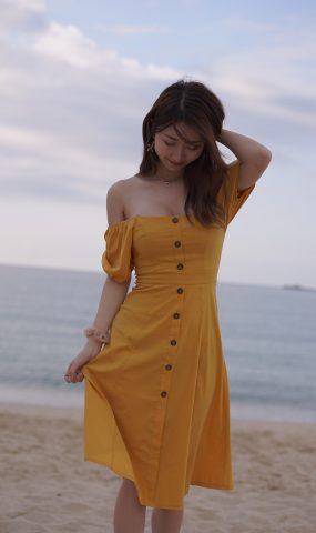 黑川 黄色连衣裙