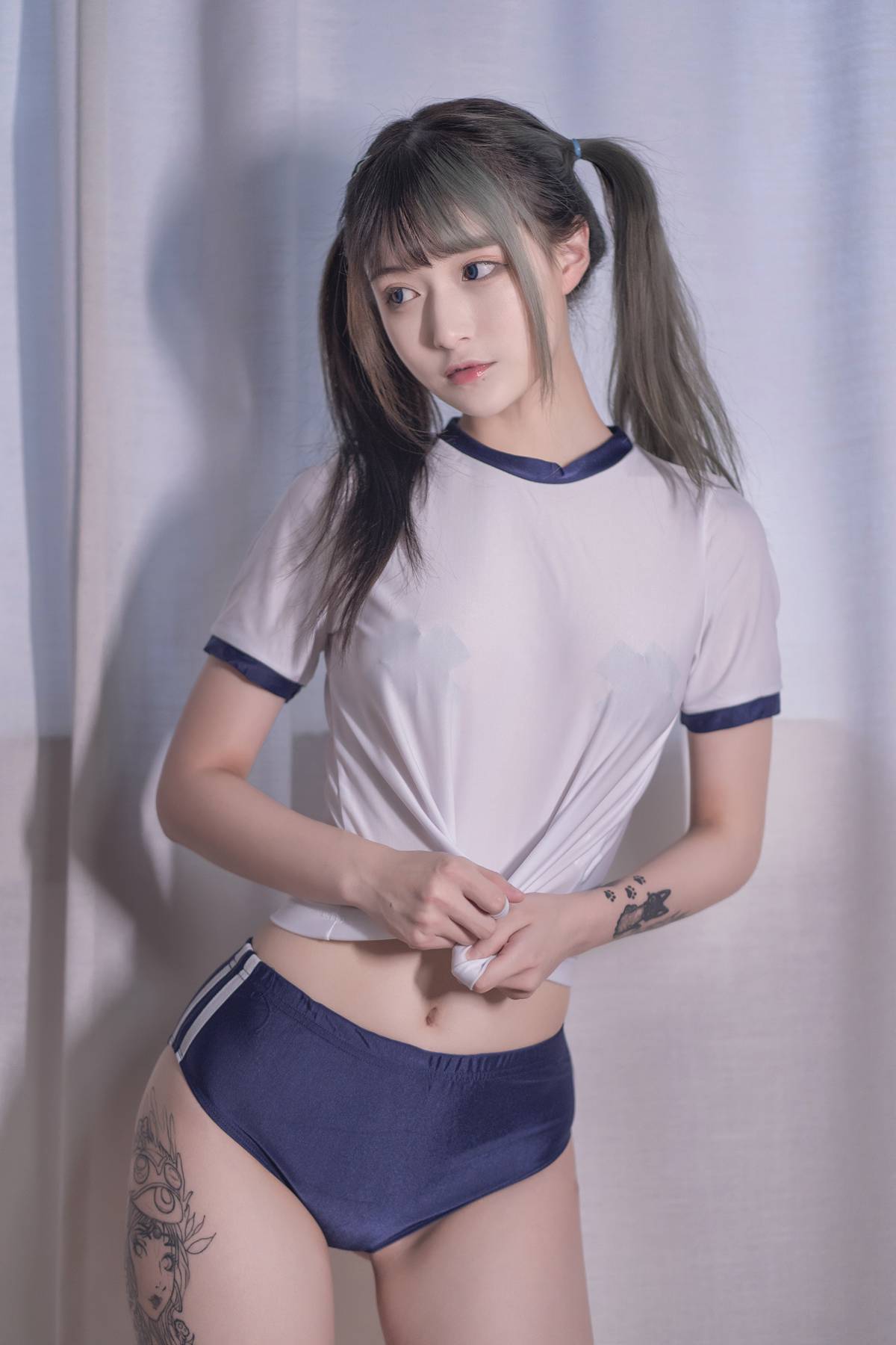 人气动漫Coser@铁板烧鬼舞 至服本 体操服 在现浏览第2张