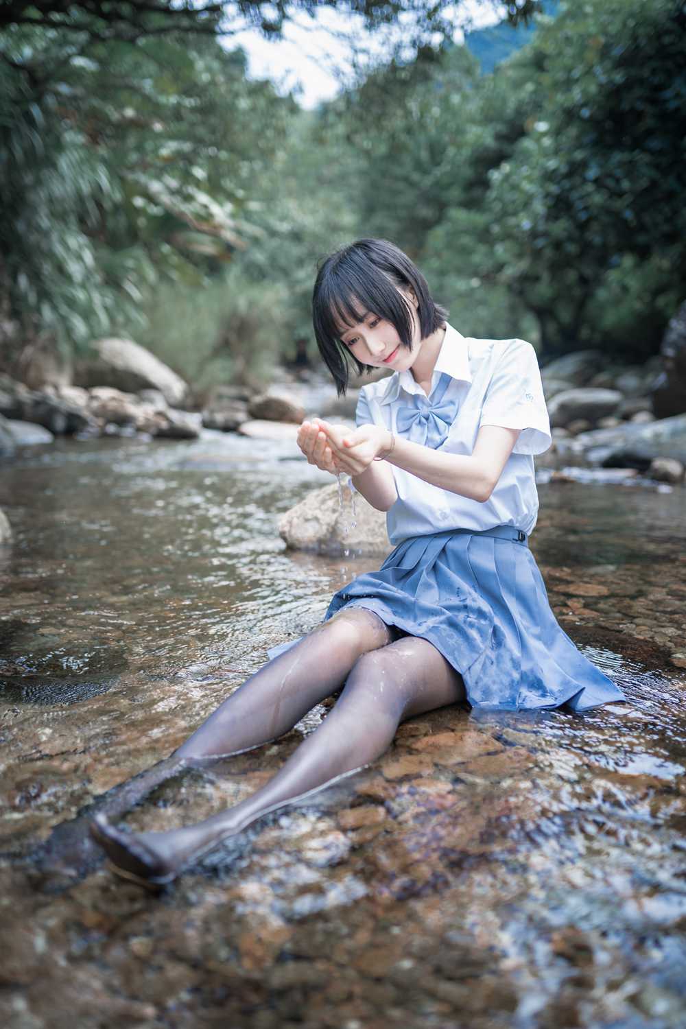 网荭Coser@木绵绵OwO 水色溪边至服 在现浏览第1张