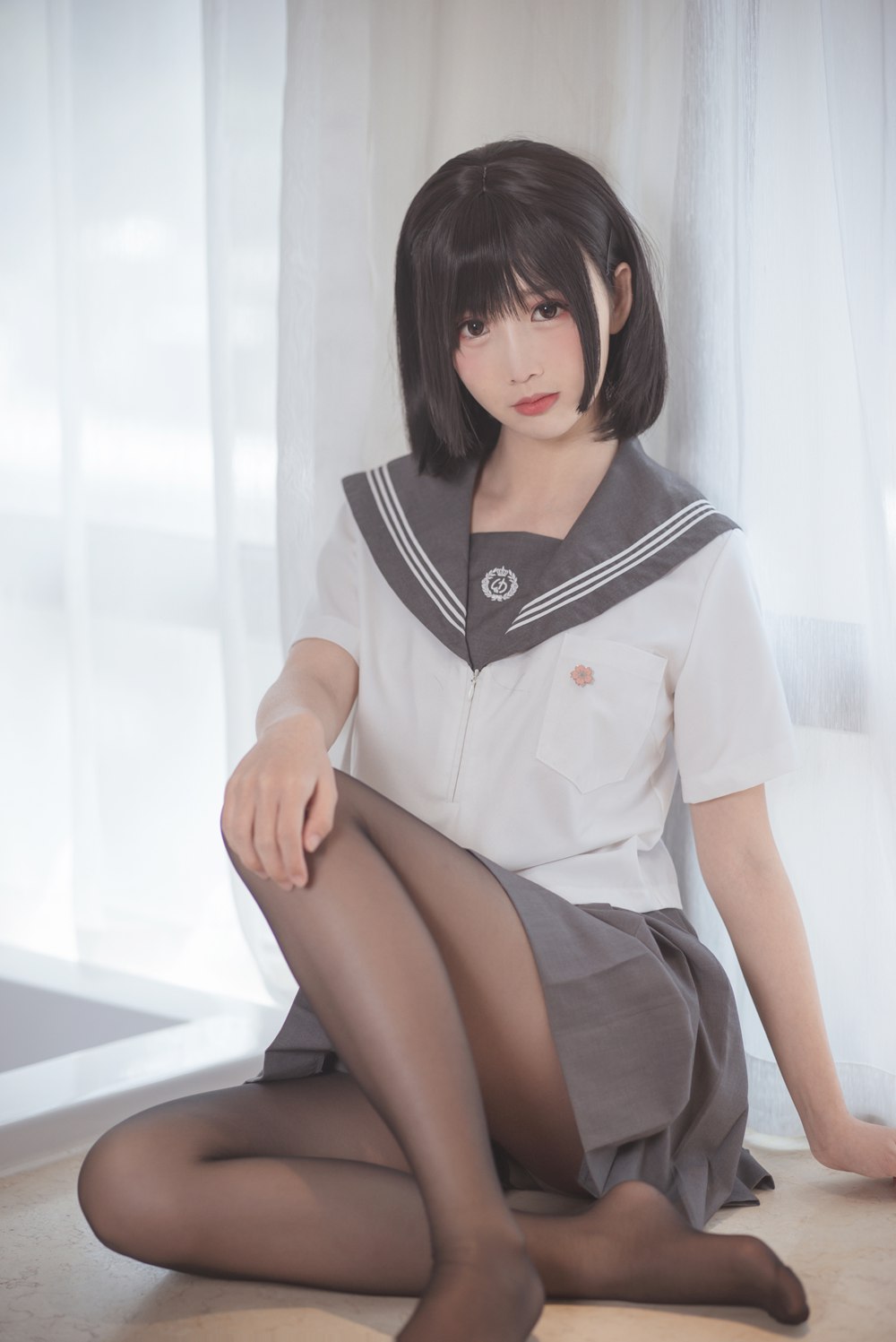 网荭Coser@面饼仙儿 脑内少女 黑丝JK 在现浏览第1张