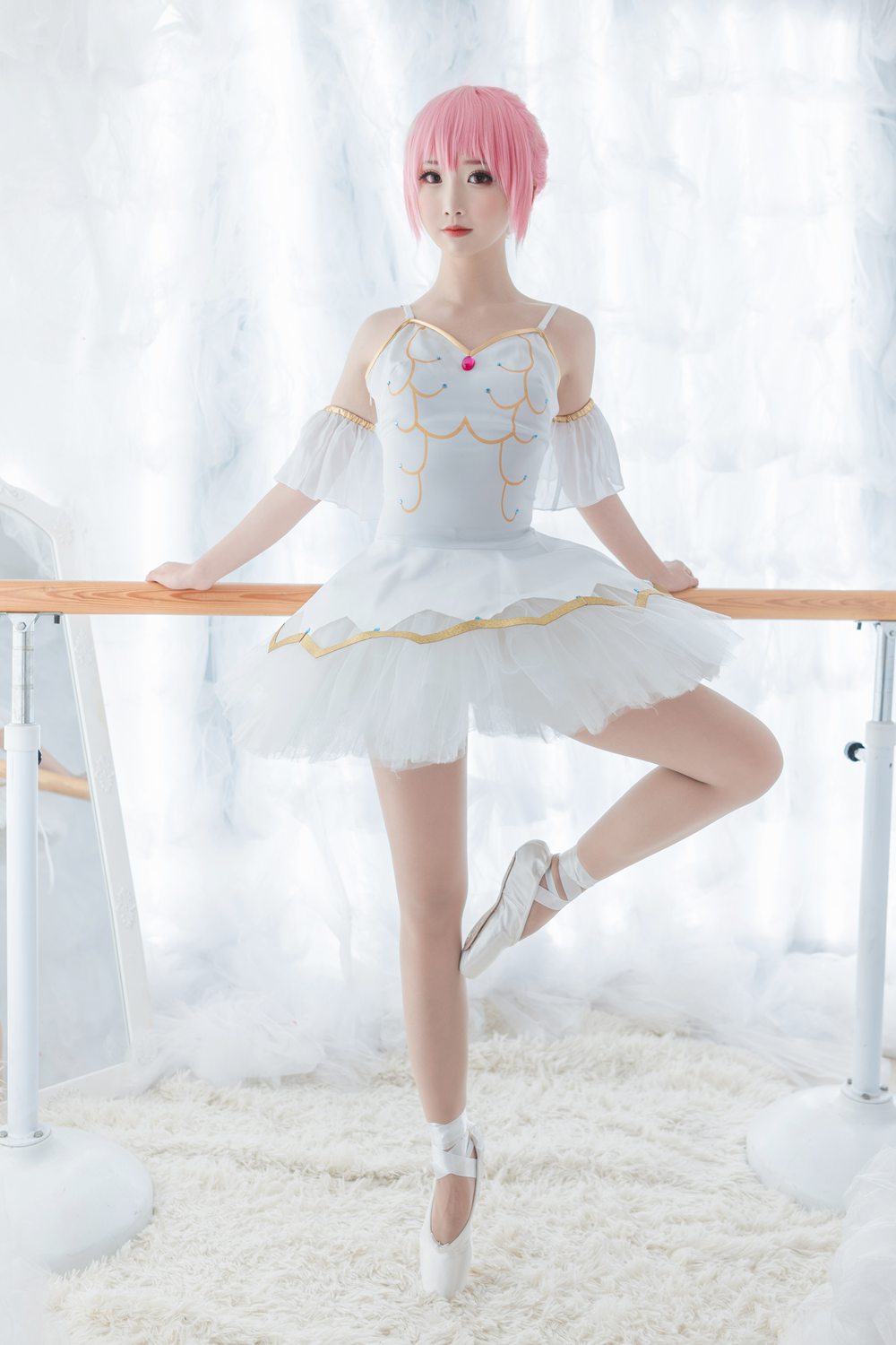 网荭Coser@面饼仙儿 小圆芭蕾 在现浏览第3张