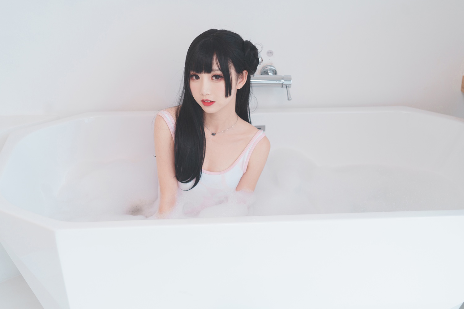 网荭Coser@面饼仙儿 浴缸泡泡 在现浏览第7张