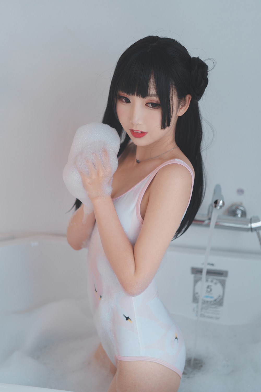 网荭Coser@面饼仙儿 浴缸泡泡 在现浏览第8张