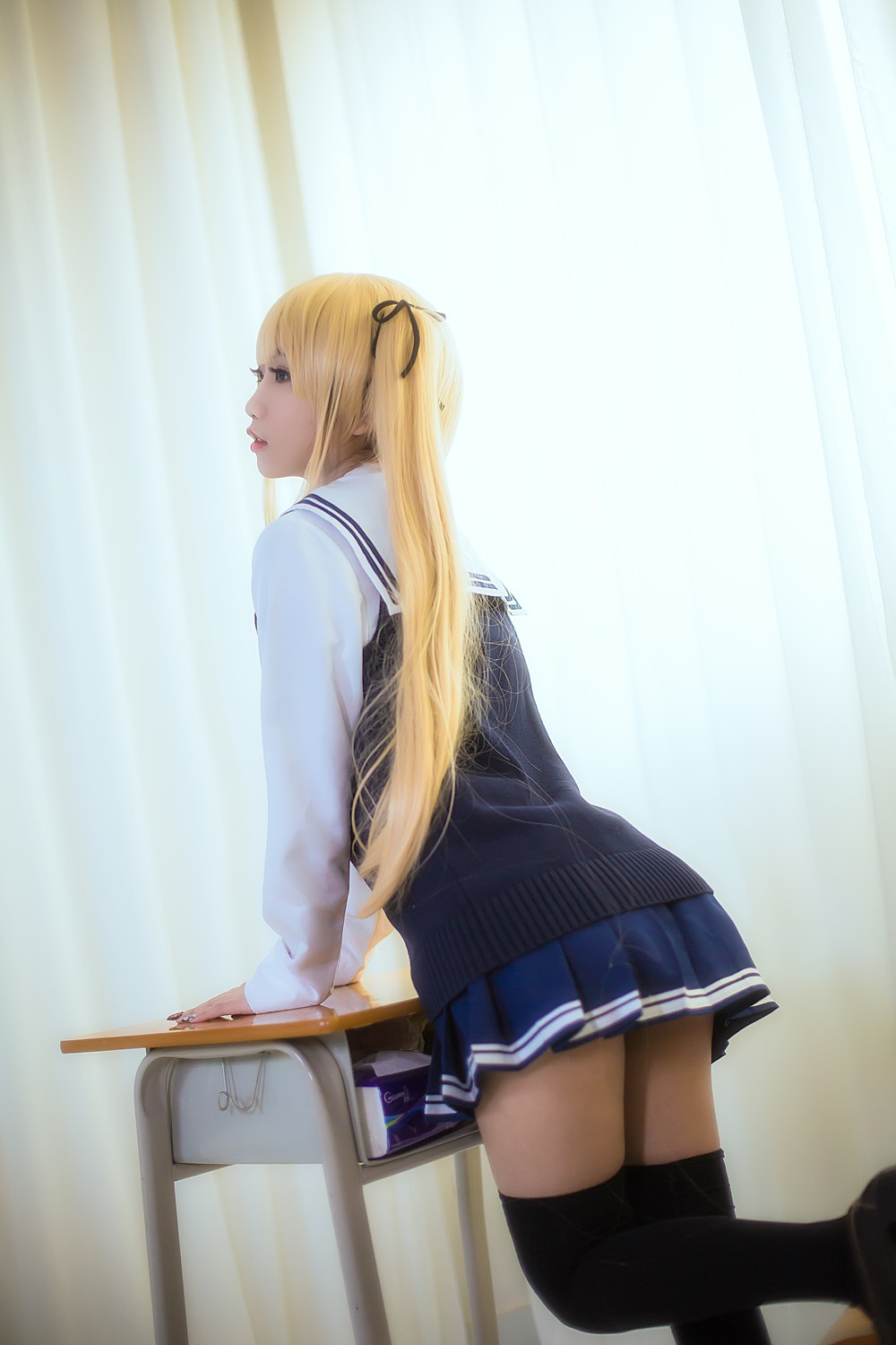 微博红人Coser@鬼畜摇 校服 在现浏览第2张