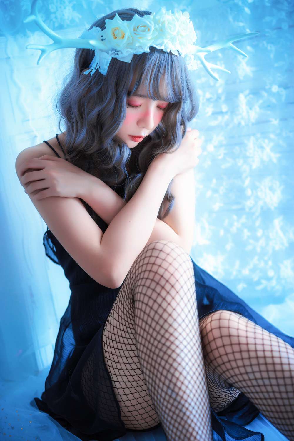 网荭Coser@疯猫ss 黑裙 在现浏览第4张