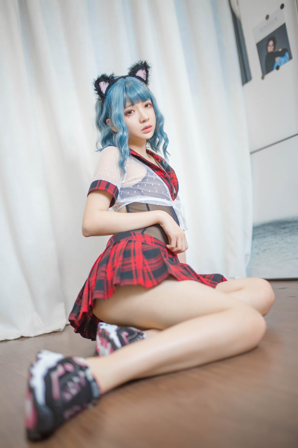 网荭Coser@疯猫ss 蓝发 在现浏览第1张