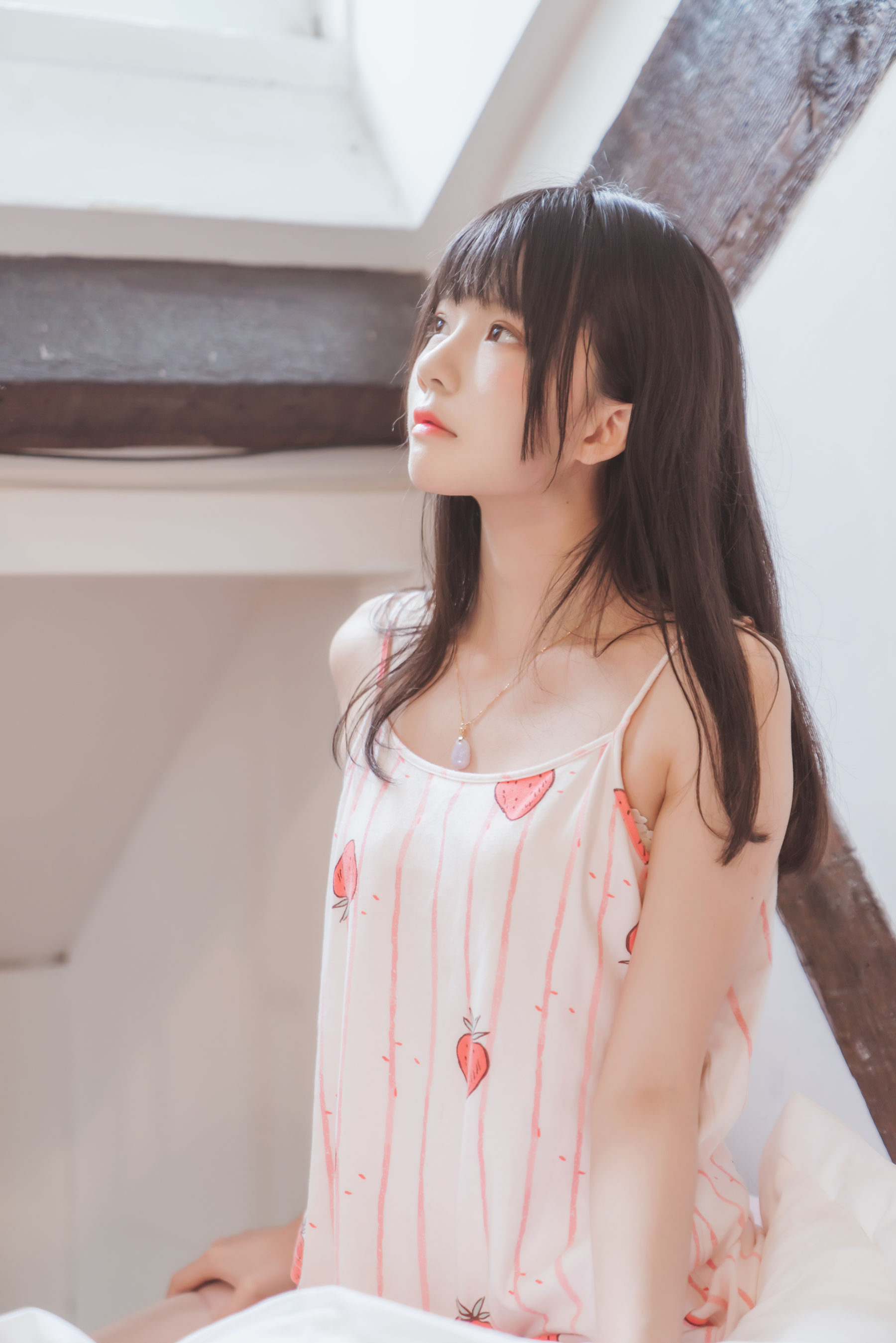 [COS福利] 桜桃喵 - 甜甜之唇边小草莓第5张