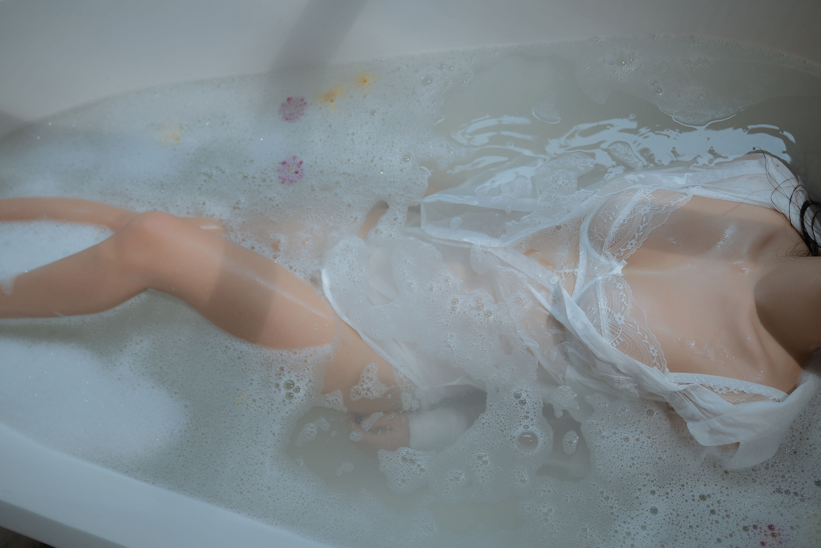 [COS福利] 阳光美少女萌芽儿o0 - 浴缸第23张