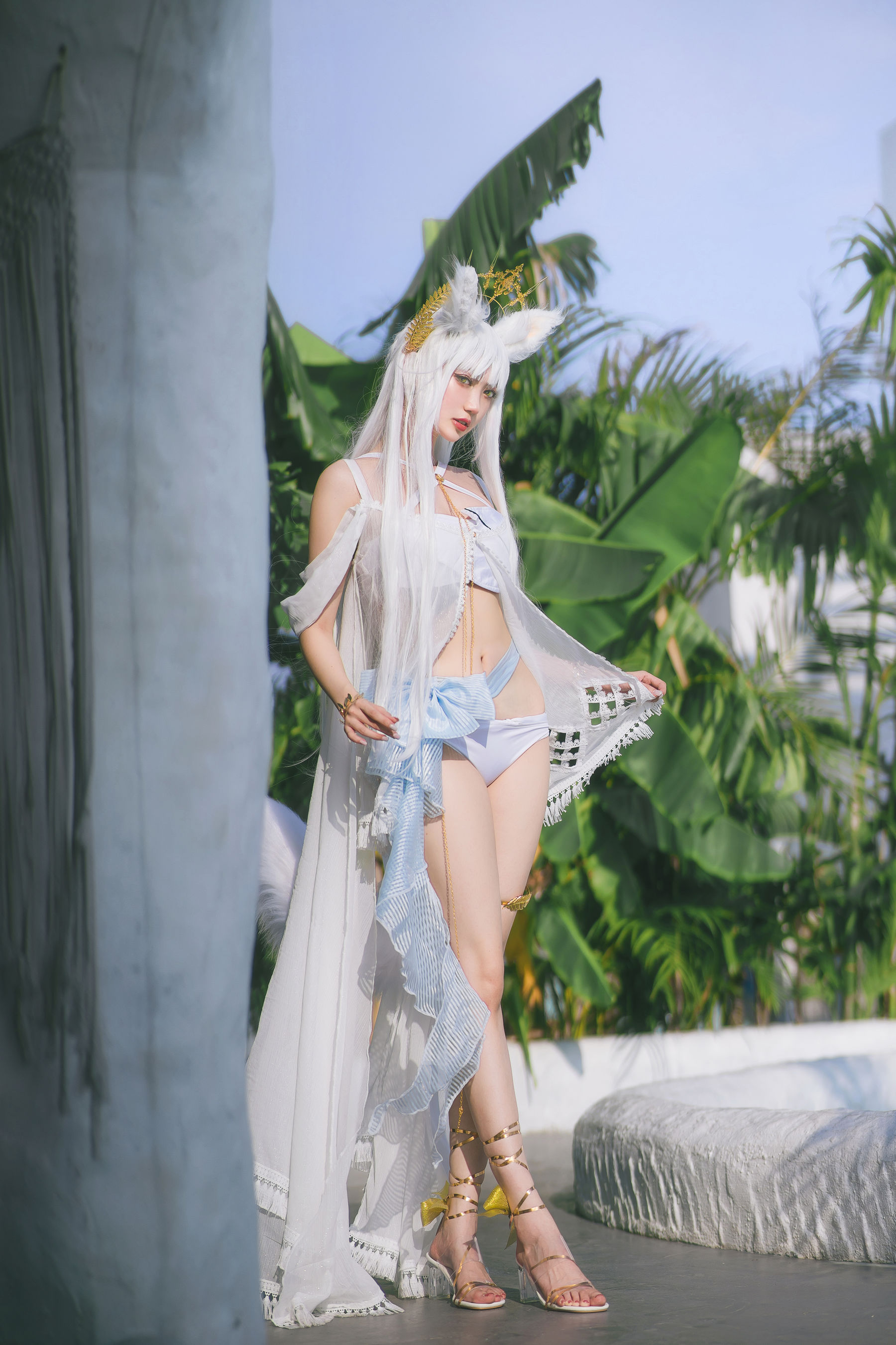 [COS福利] 周叽是可爱兔兔 - 白金泳装第1张