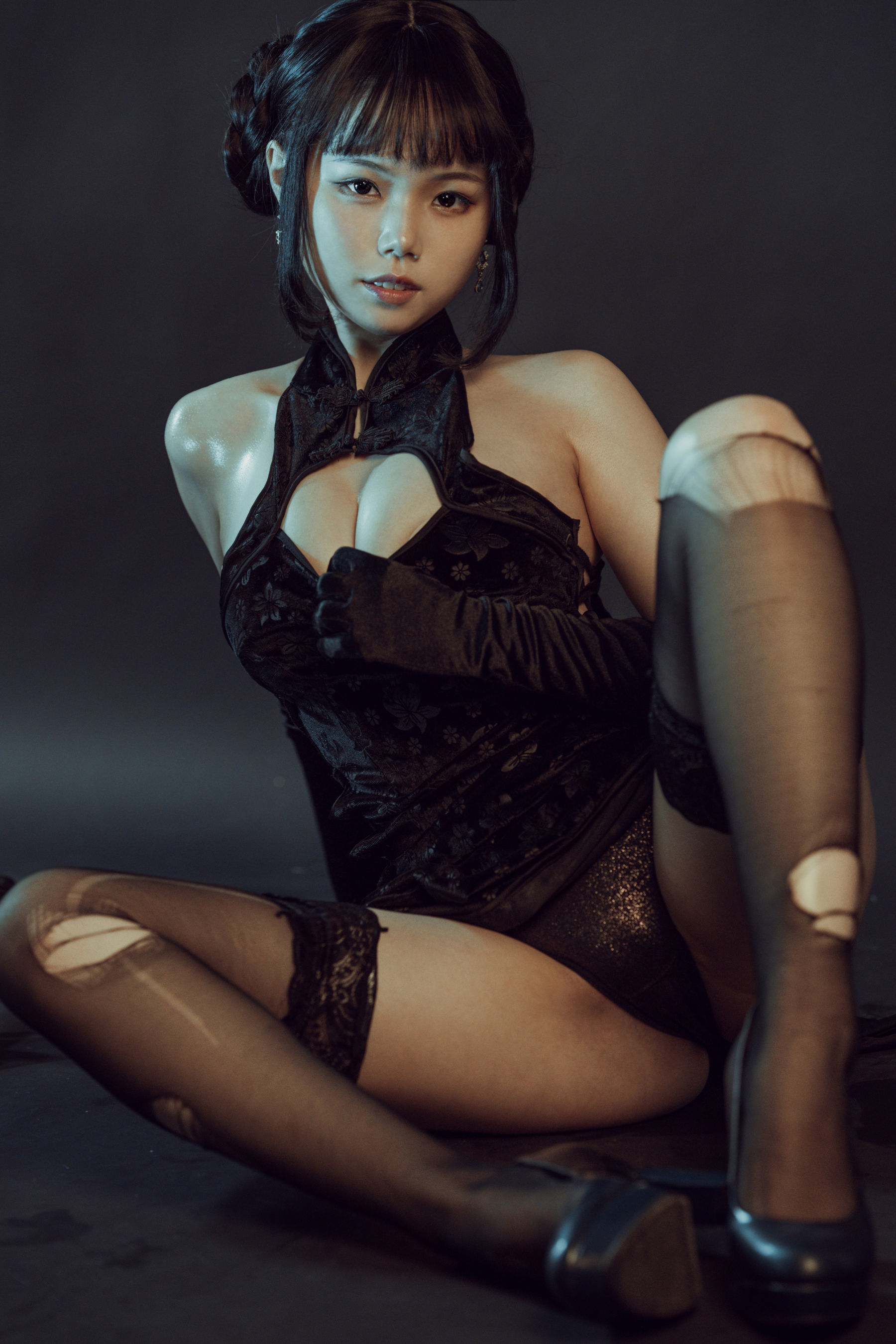 [网红COSER] 七月喵子 - 黑旗袍第10张