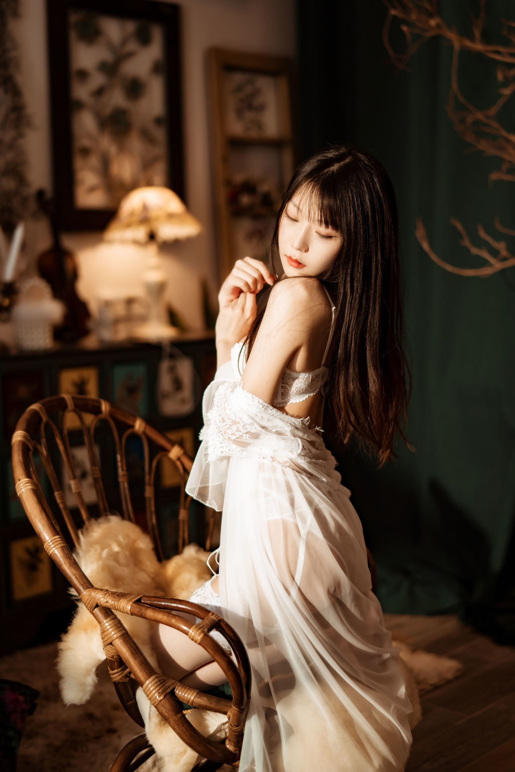 [网红COSER] 香草喵露露 - 室内白色蕾丝第7张