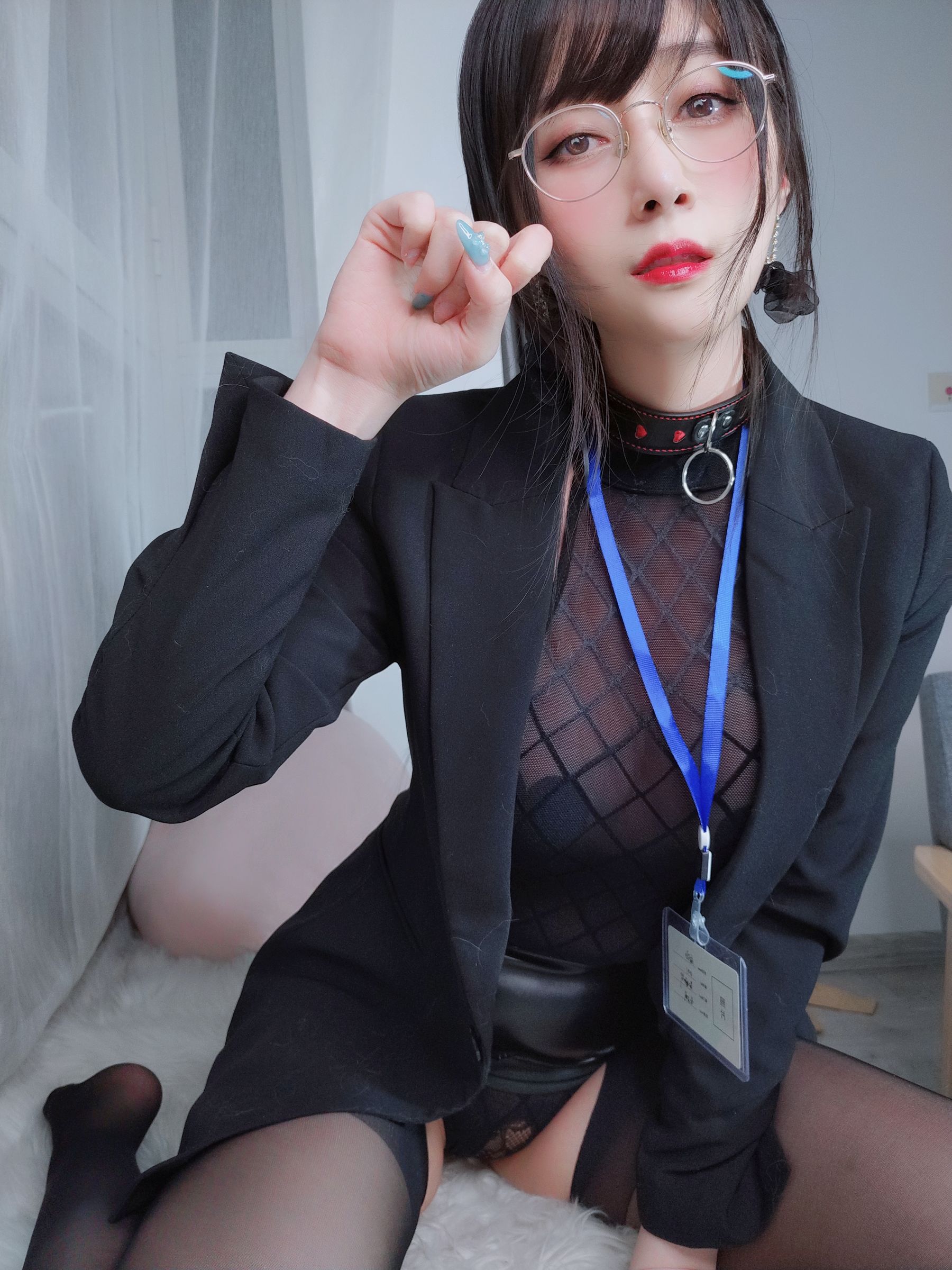[网红COSER写真] Coser小姐姐白银 - 黑丝情趣第10张