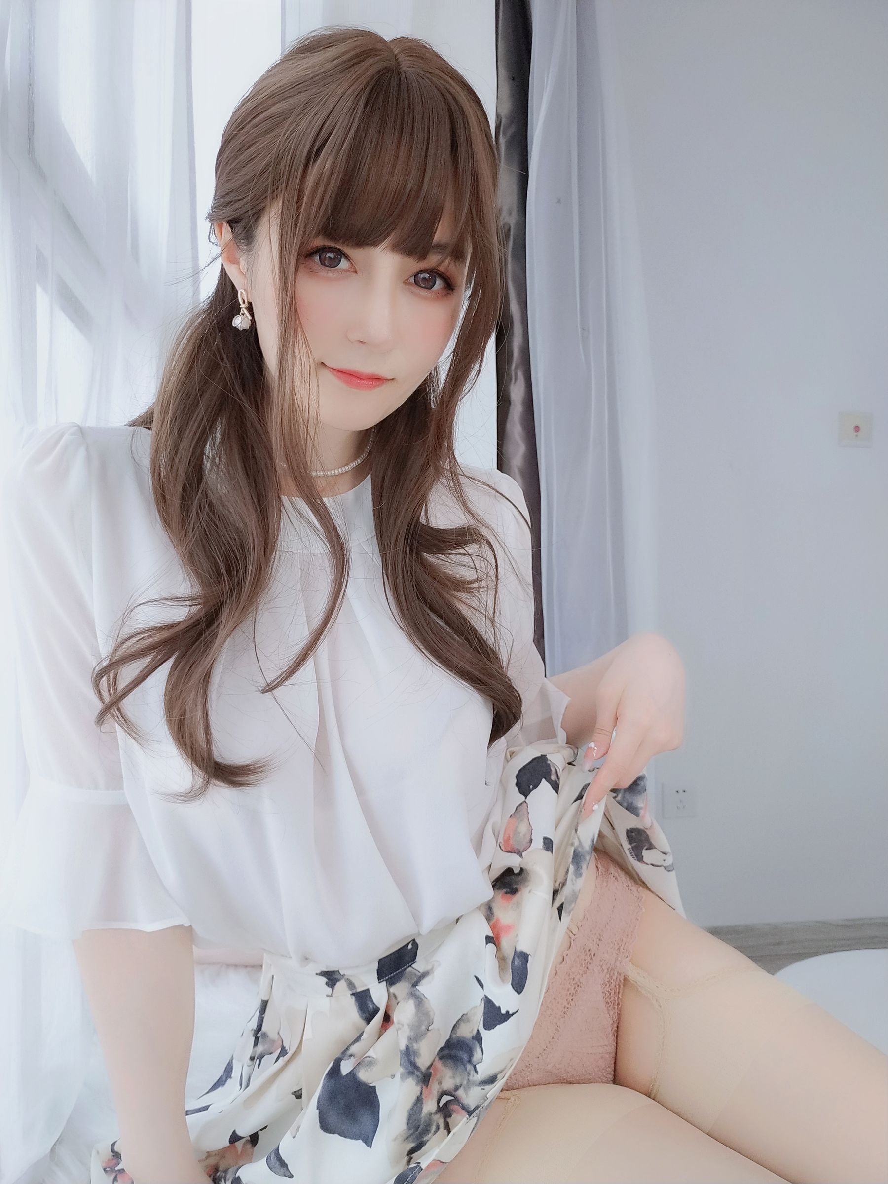 [网红COSER写真] Coser小姐姐白银 - 肉丝人妻第12张