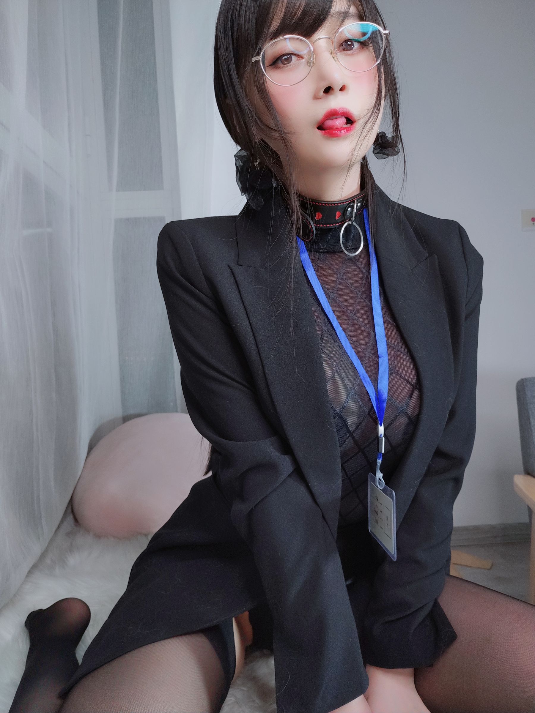 [网红COSER写真] Coser小姐姐白银 - 黑丝情趣第9张