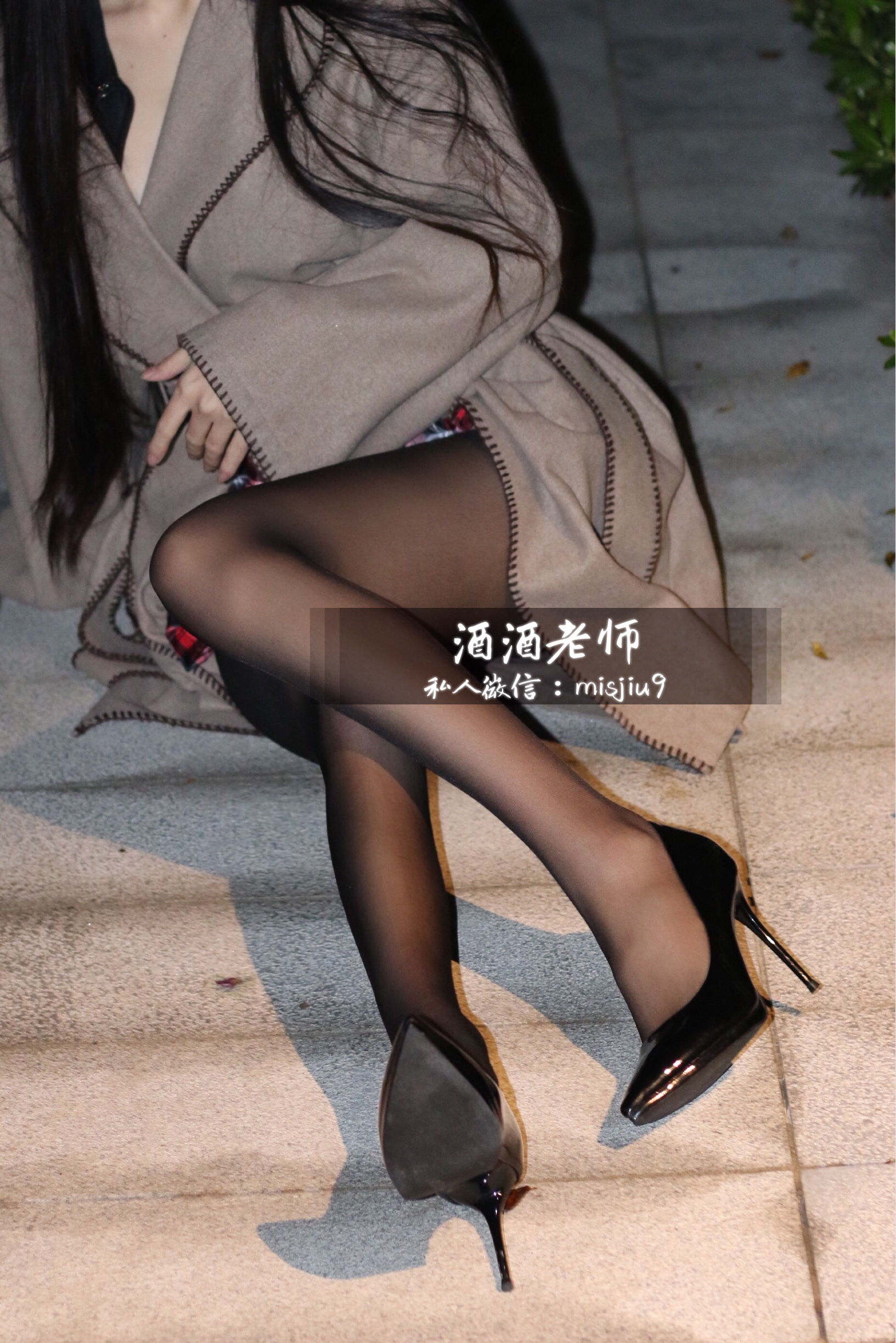 [福利COS] 酒酒老师 - 英伦短裙与黑丝高跟第11张