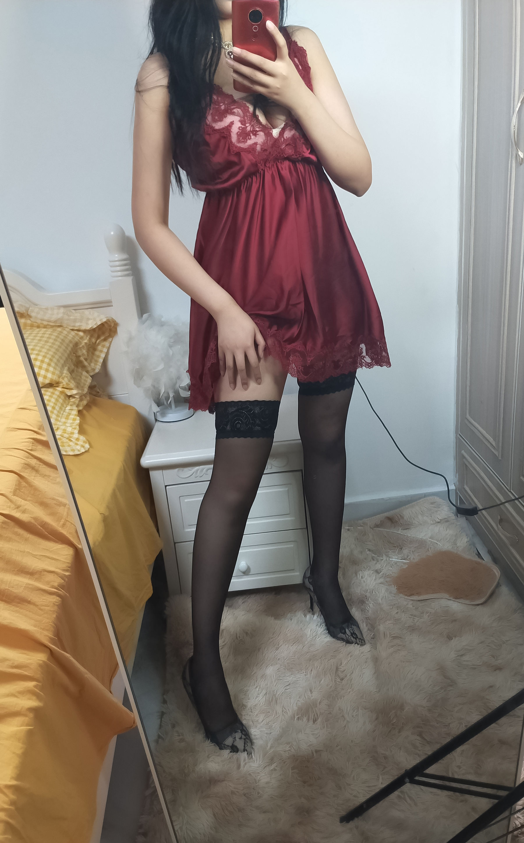 [福利COS] 轩萧学姐 - 酒红色睡衣第4张