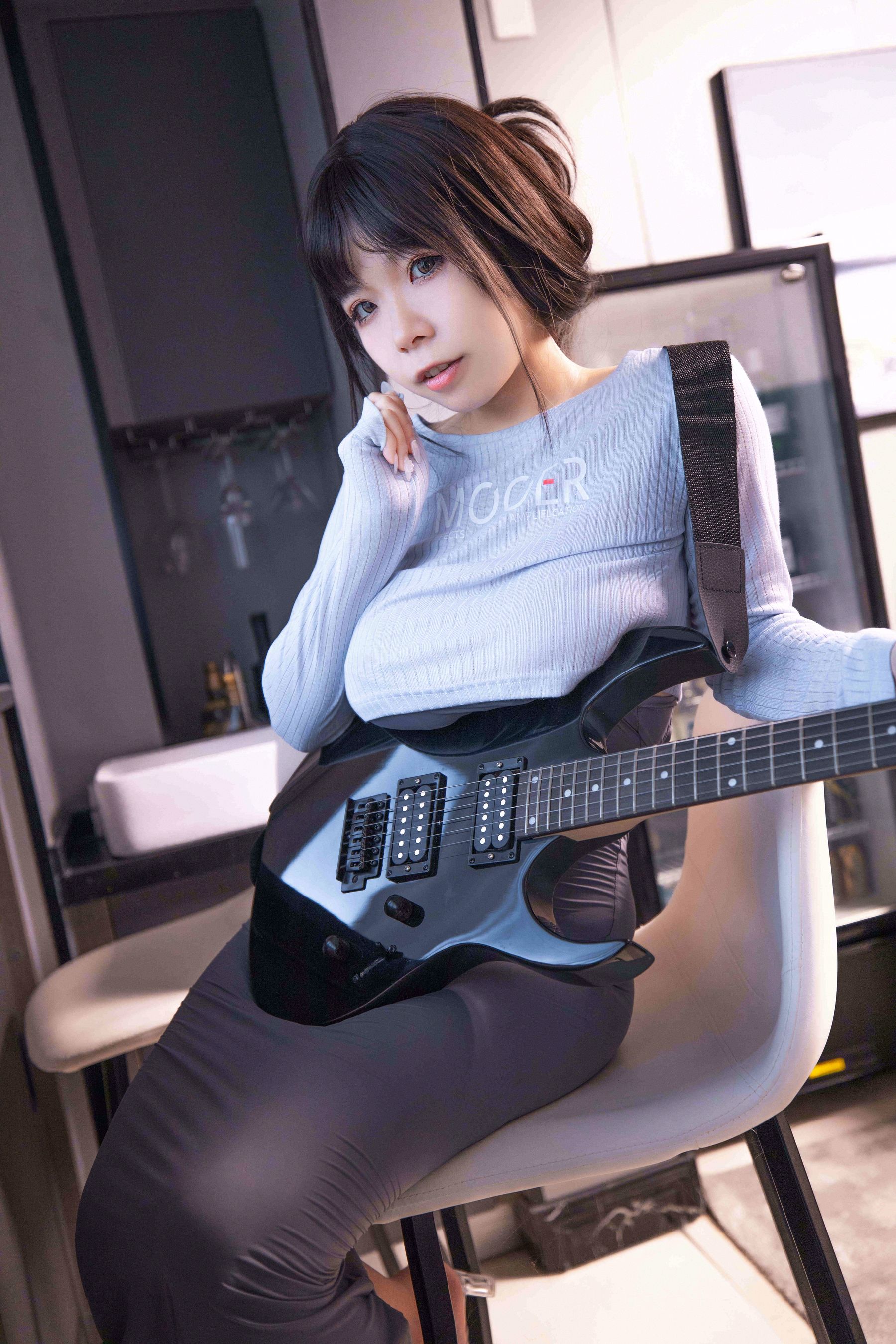 [福利COS] 自闭颜球球(无颜小天使wy) - 吉他妹妹第1张