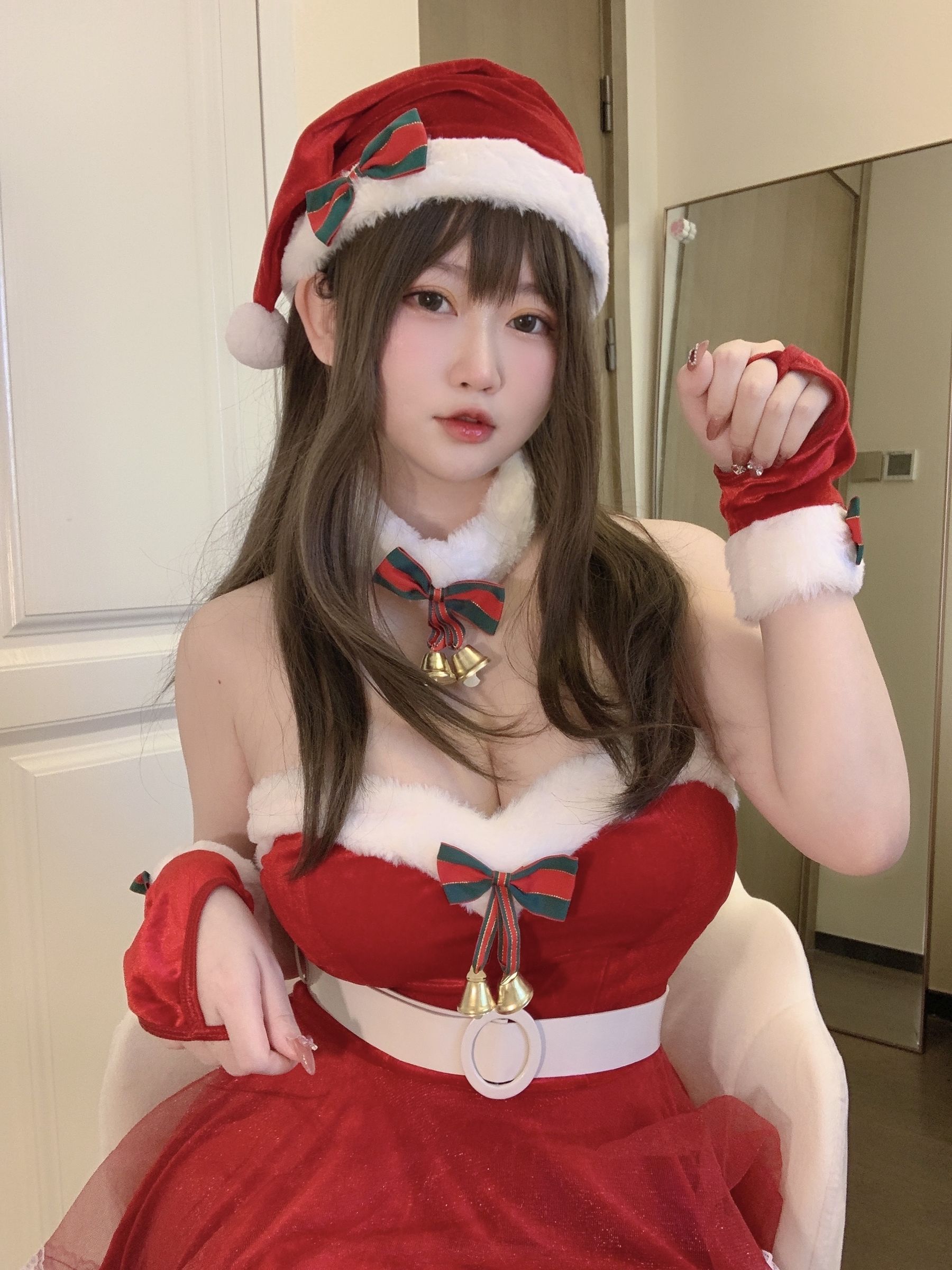 [网红COS] 蜜桃少女是依酱呀 - 2021圣诞特辑第12张