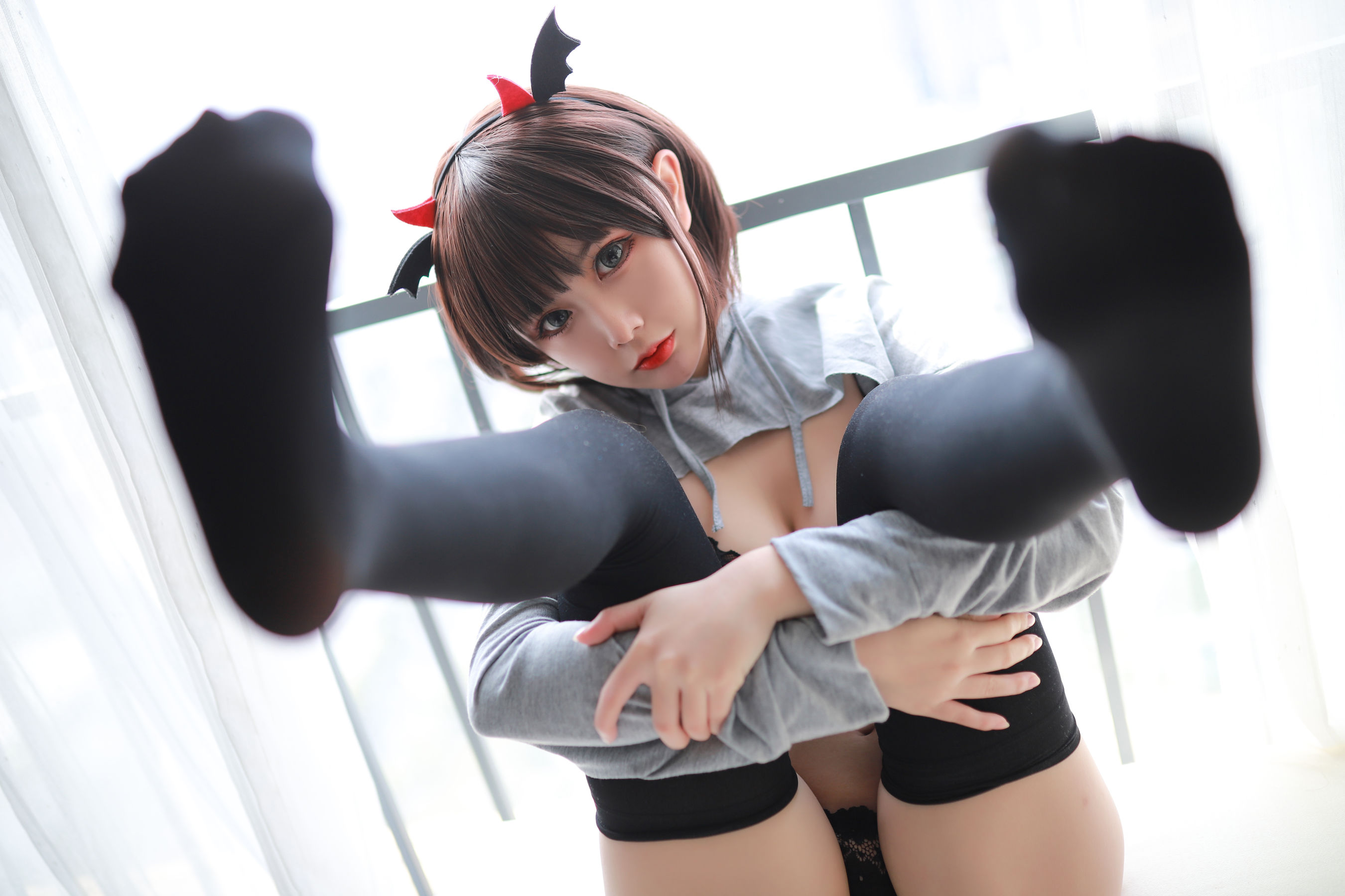 [网红COS] 动漫博主您的蛋蛋 - 开胸卫衣第2张