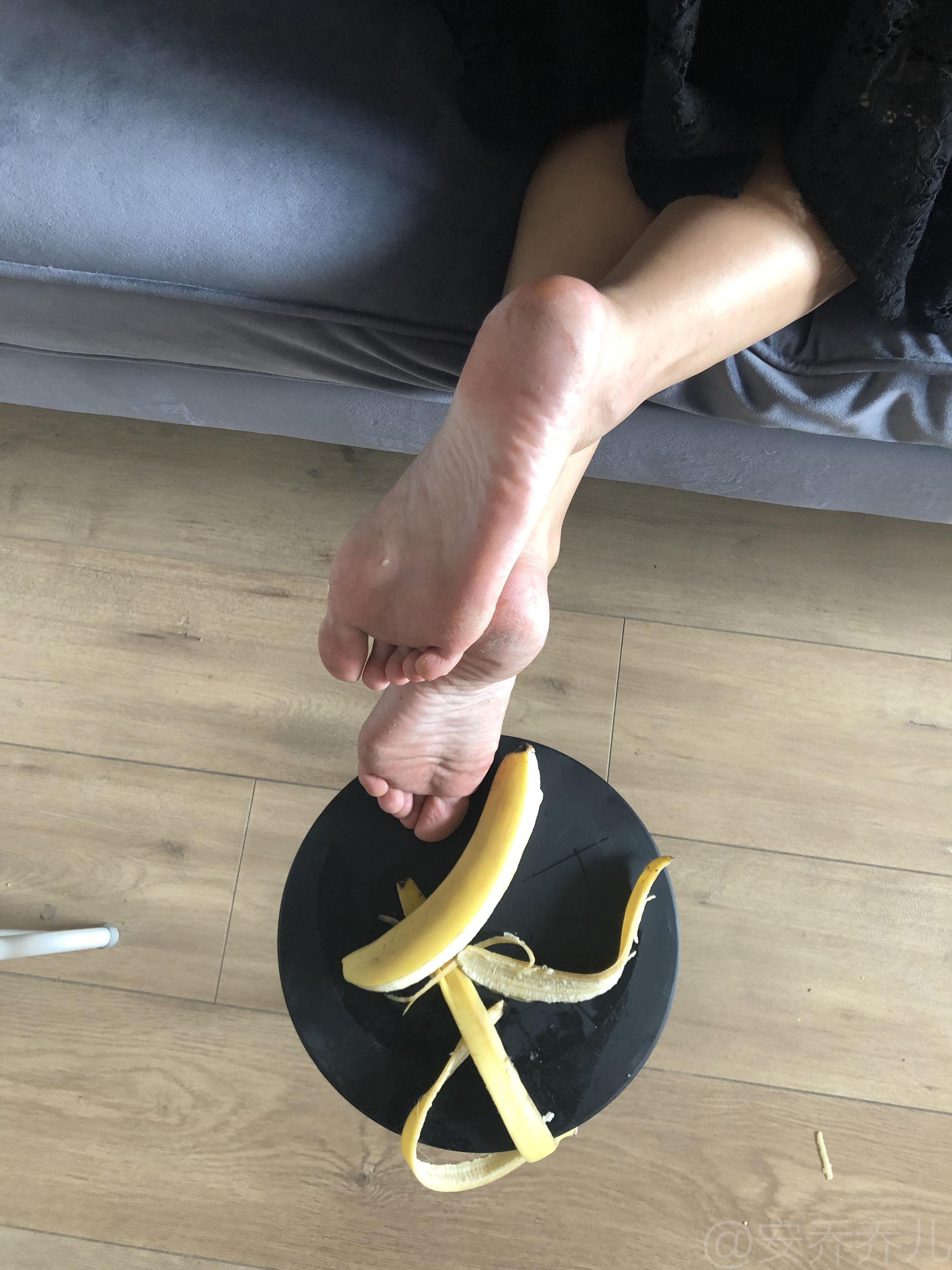 [福利COS] 安乔乔儿(Nia乔乔) No.009 踩香蕉第23张