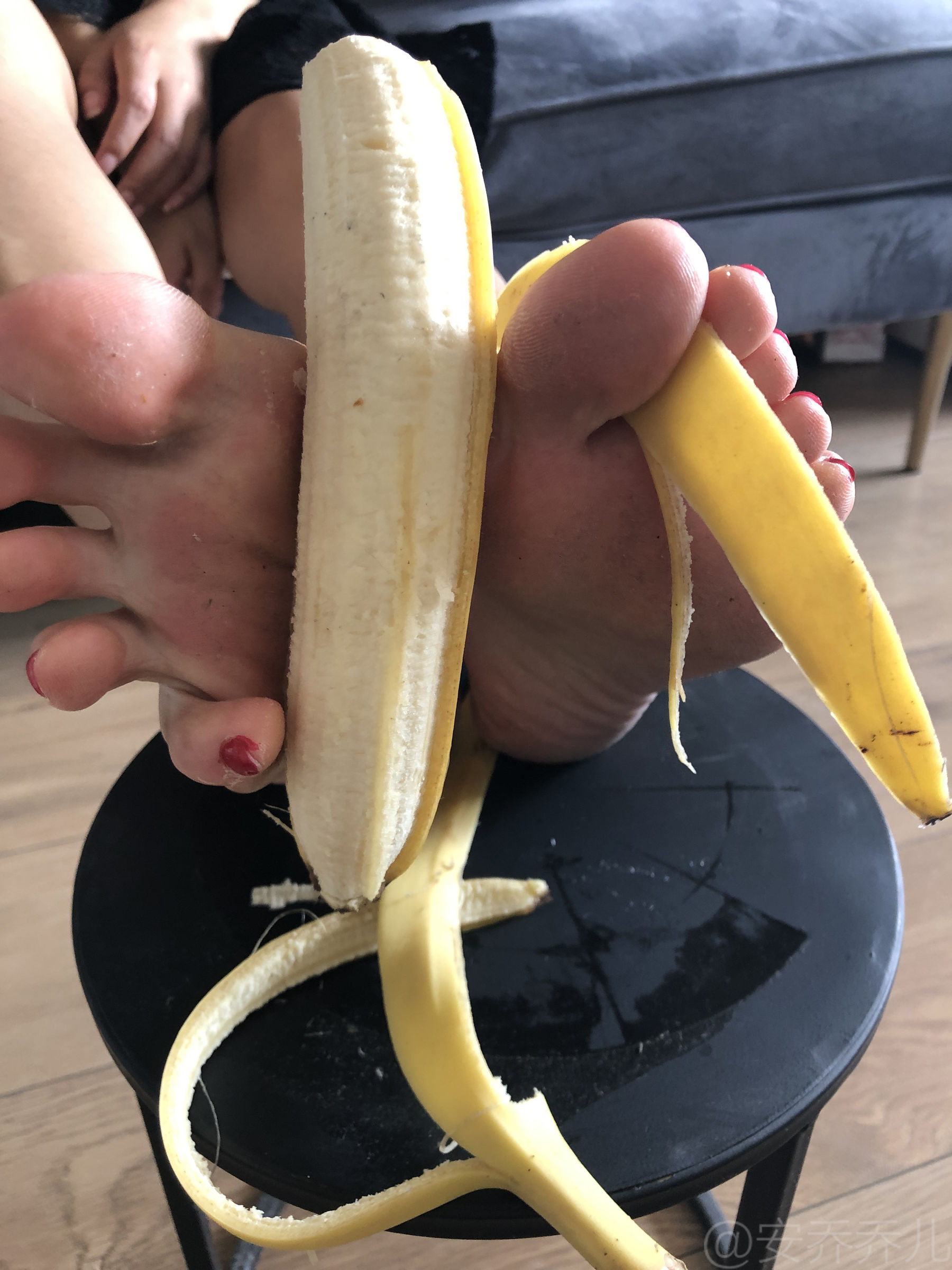 [福利COS] 安乔乔儿(Nia乔乔) No.009 踩香蕉第16张