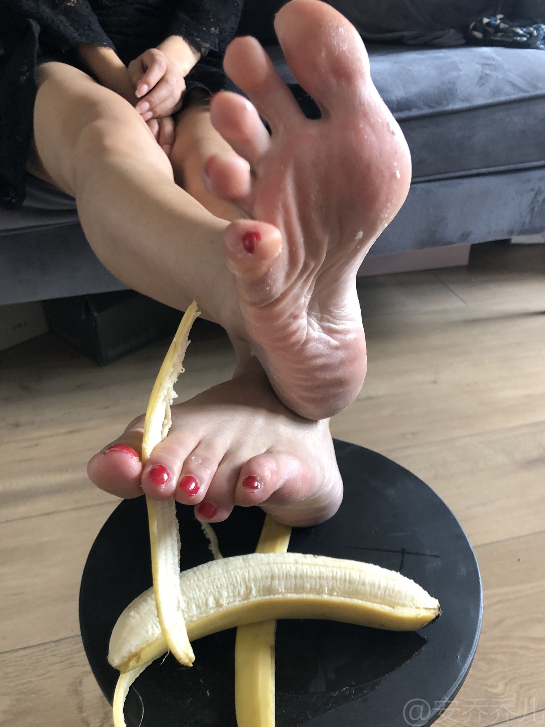 [福利COS] 安乔乔儿(Nia乔乔) No.009 踩香蕉第19张