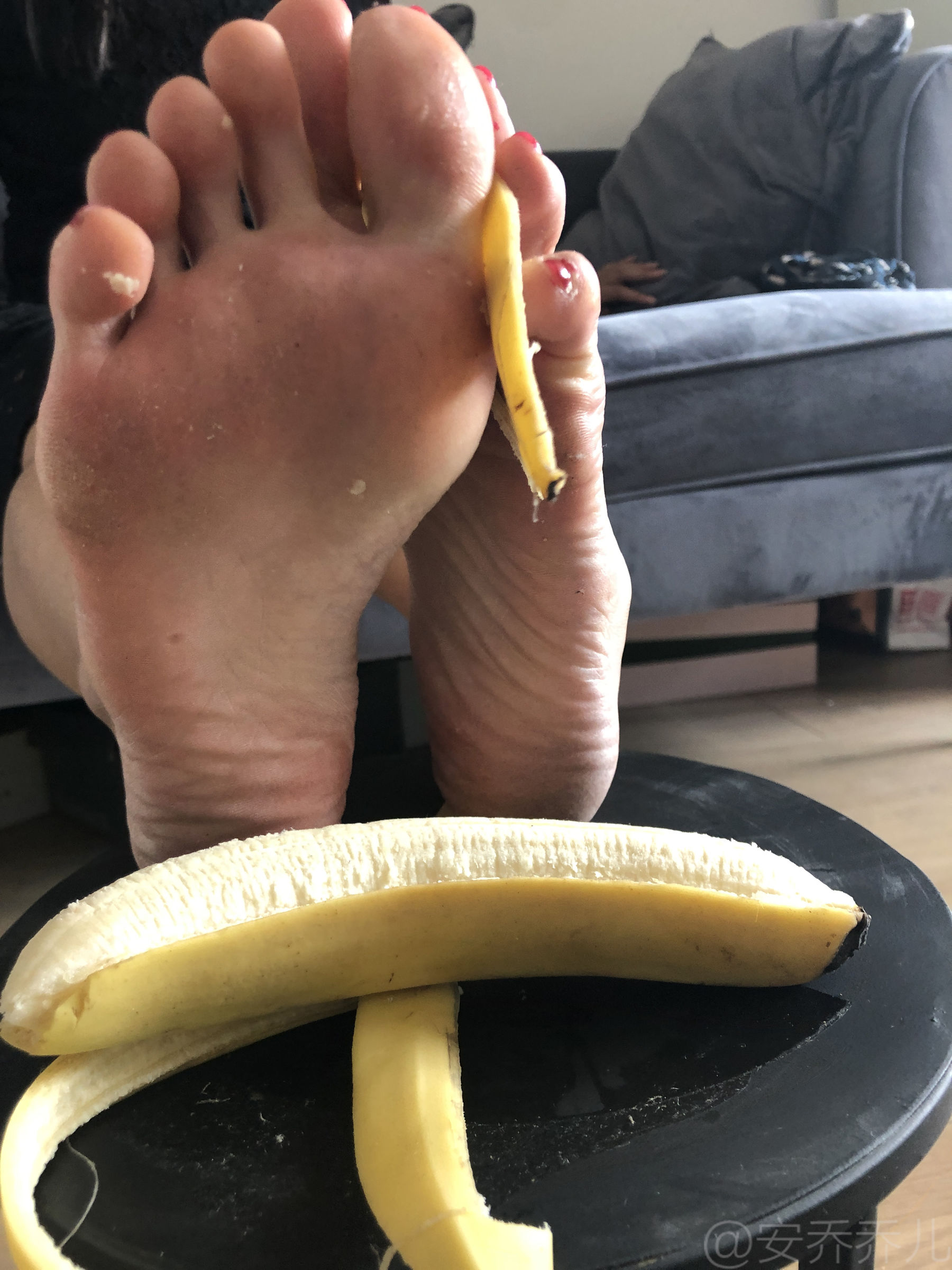 [福利COS] 安乔乔儿(Nia乔乔) No.009 踩香蕉第20张