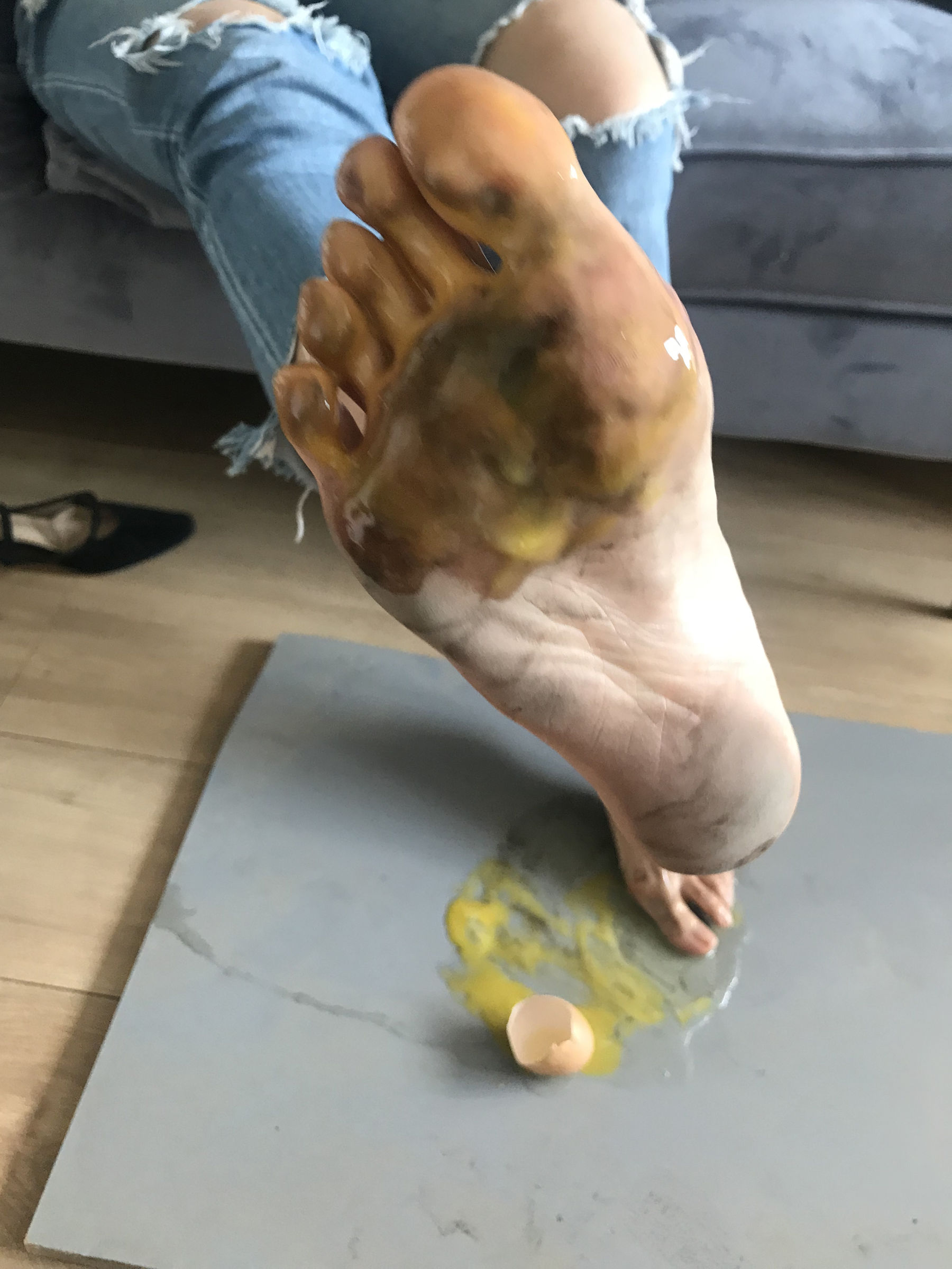 [福利COS] 安乔乔儿(Nia乔乔) No.015 脏脚踩鸡蛋第32张