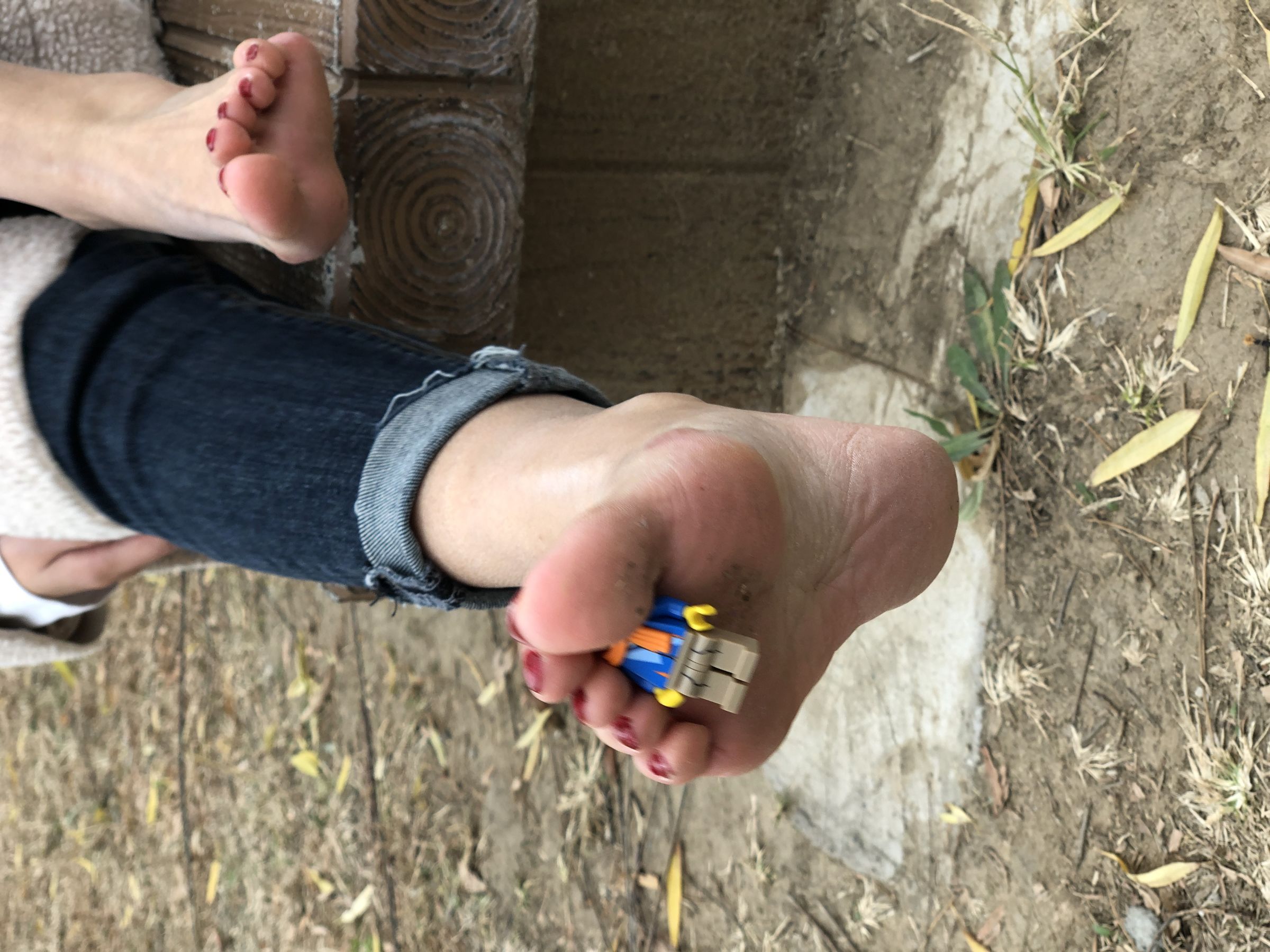 [福利COS] 安乔乔儿(Nia乔乔) No.010 红甲裸足第16张