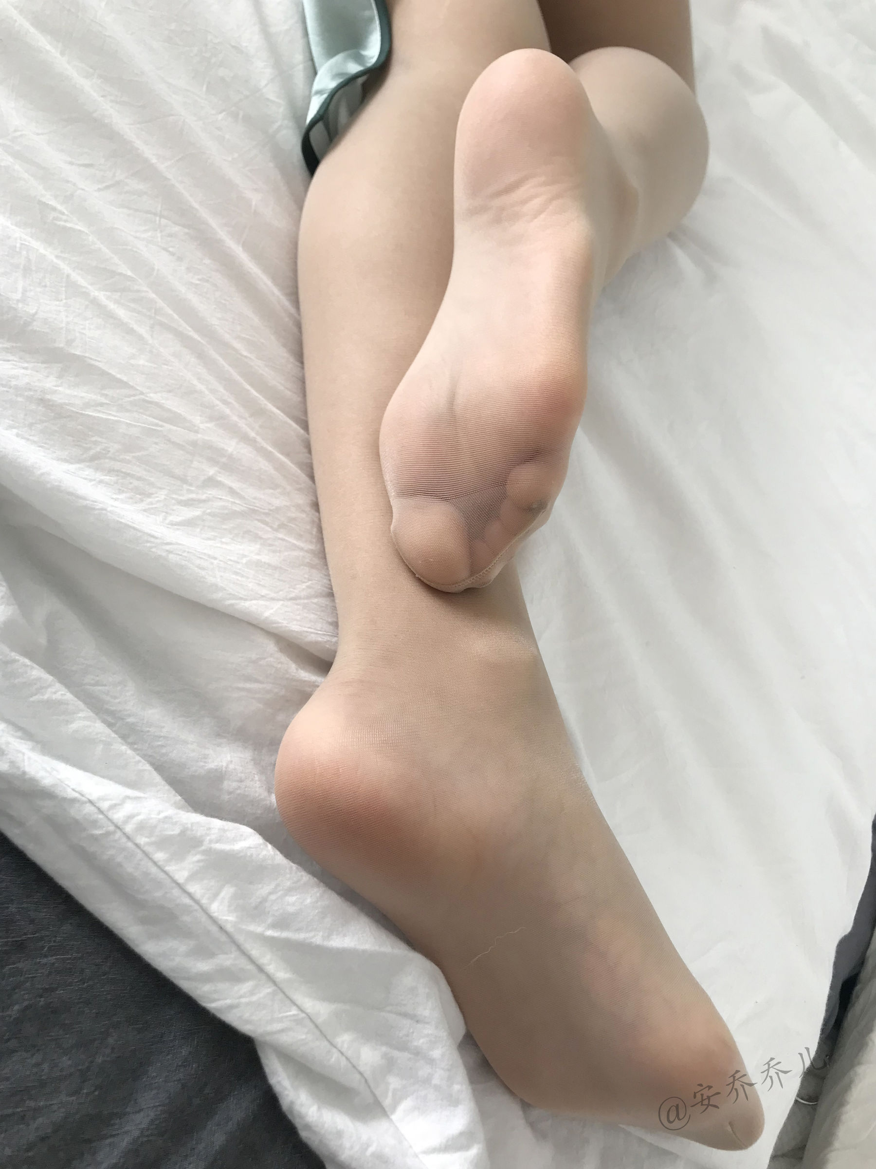 [福利COS] 安乔乔儿(Nia乔乔) No.017 安乔乔儿 黑丝旗袍第8张