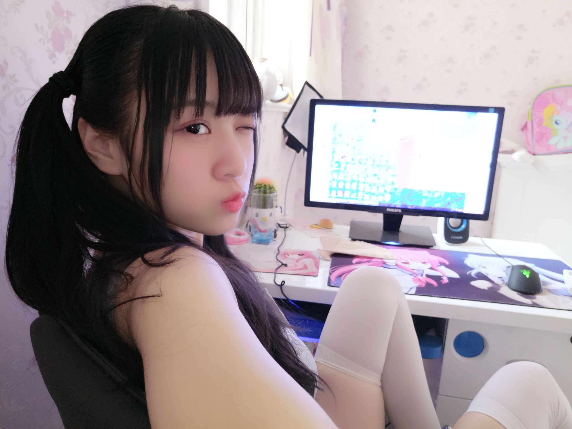 [福利COS] 双马尾少女赛高酱作品 - 露脸灰色裙子第4张