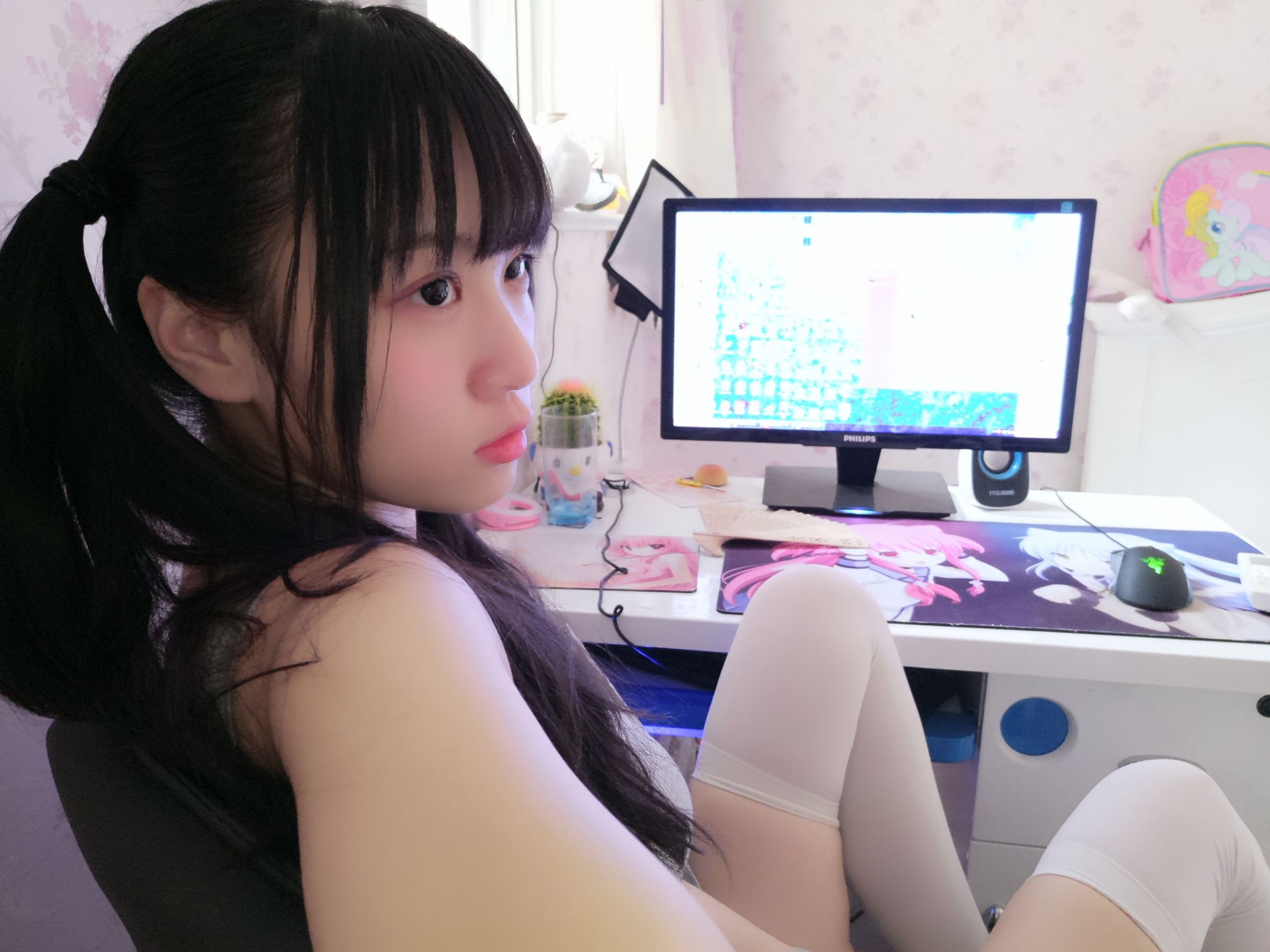 [福利COS] 双马尾少女赛高酱作品 - 露脸灰色裙子第5张