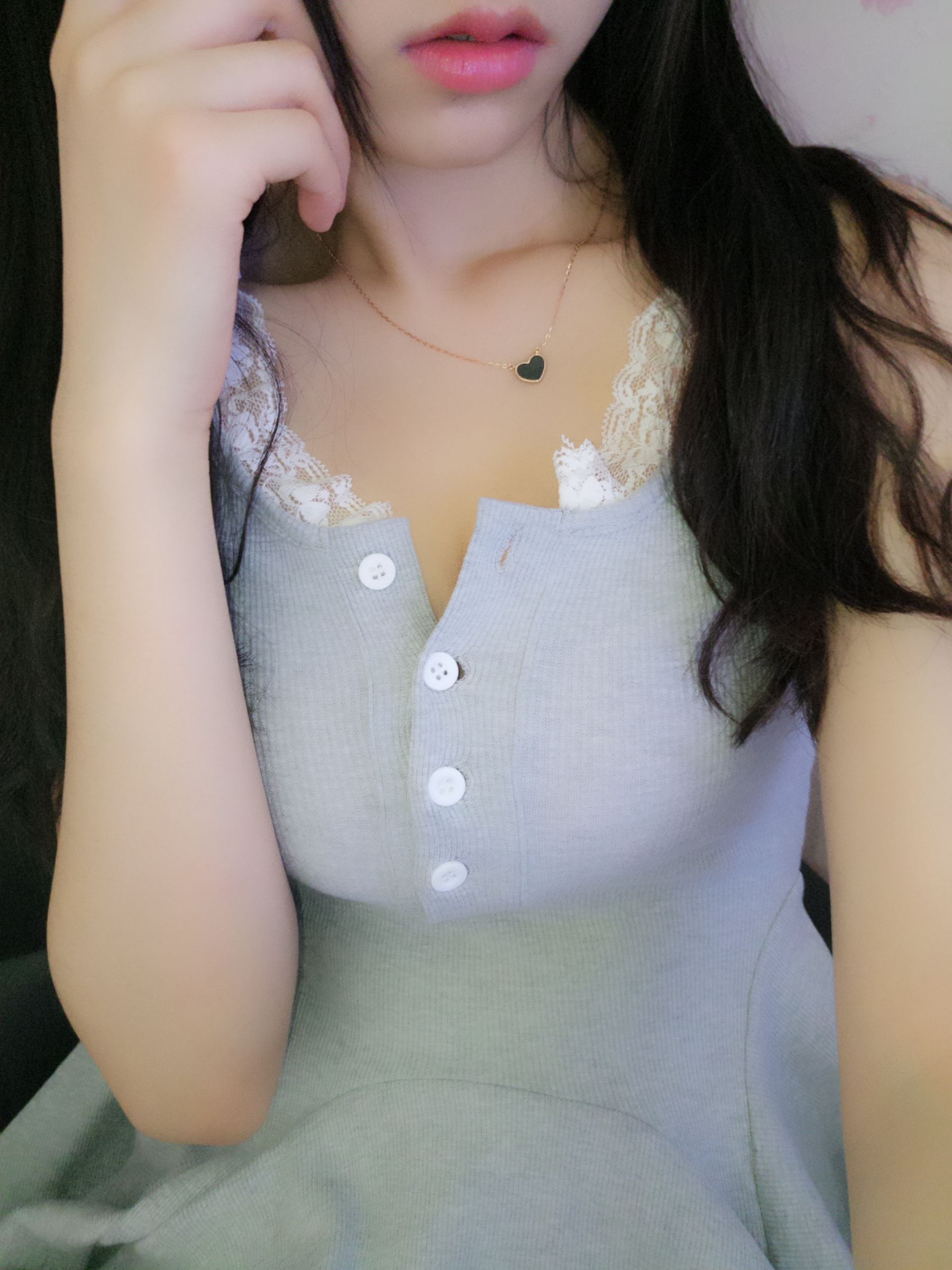 [福利COS] 双马尾少女赛高酱作品 - 露脸灰色裙子第7张