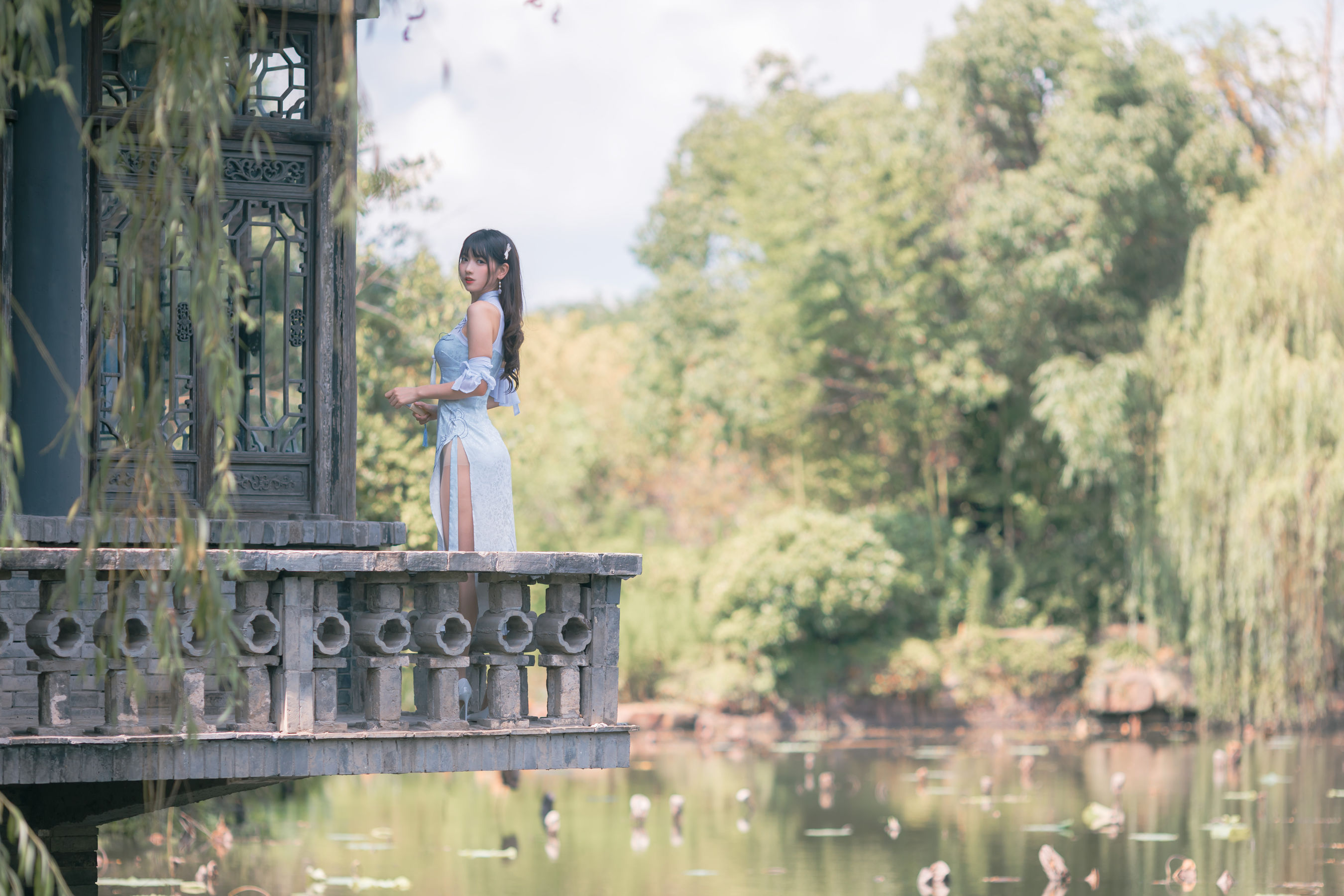 [福利COS] 可爱妹子陆卿卿kyokyo - 蓝色旗袍第4张