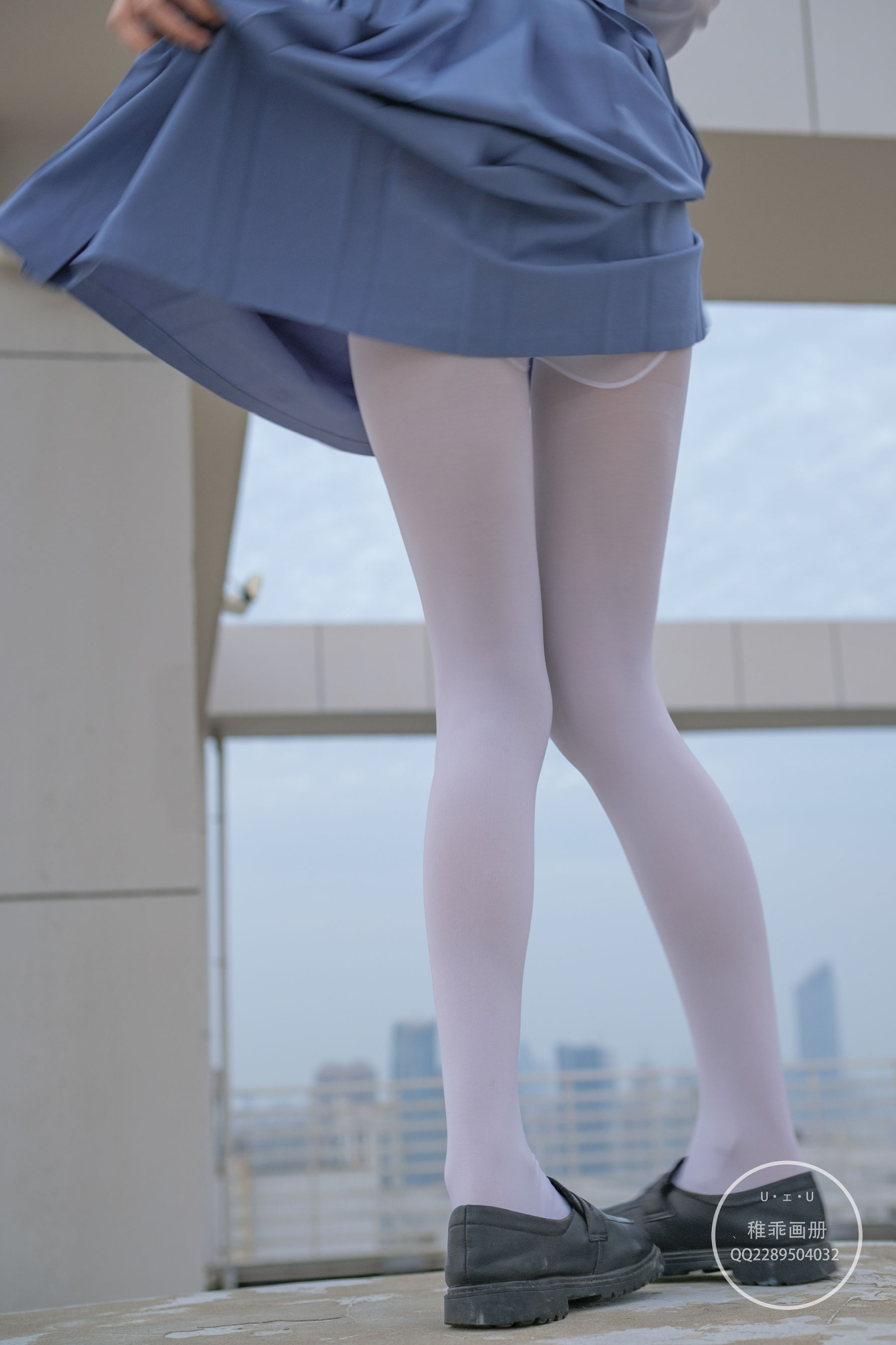 [福利COS] 柴系小乖(稚乖画册) - 夜夜 天台真空80D白丝第23张