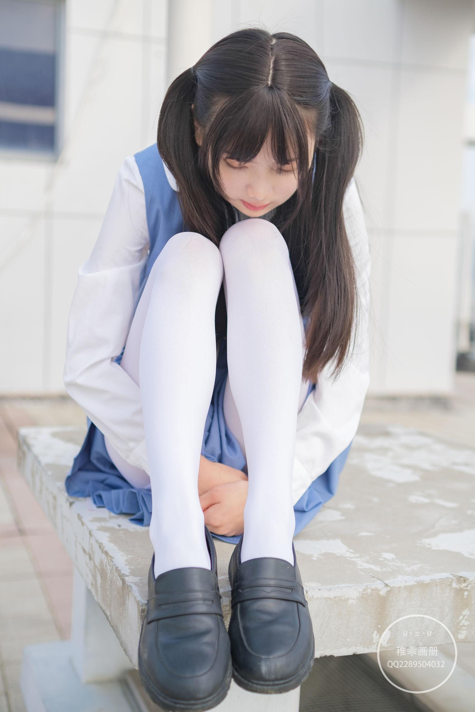 [福利COS] 柴系小乖(稚乖画册) - 夜夜 天台真空80D白丝第4张