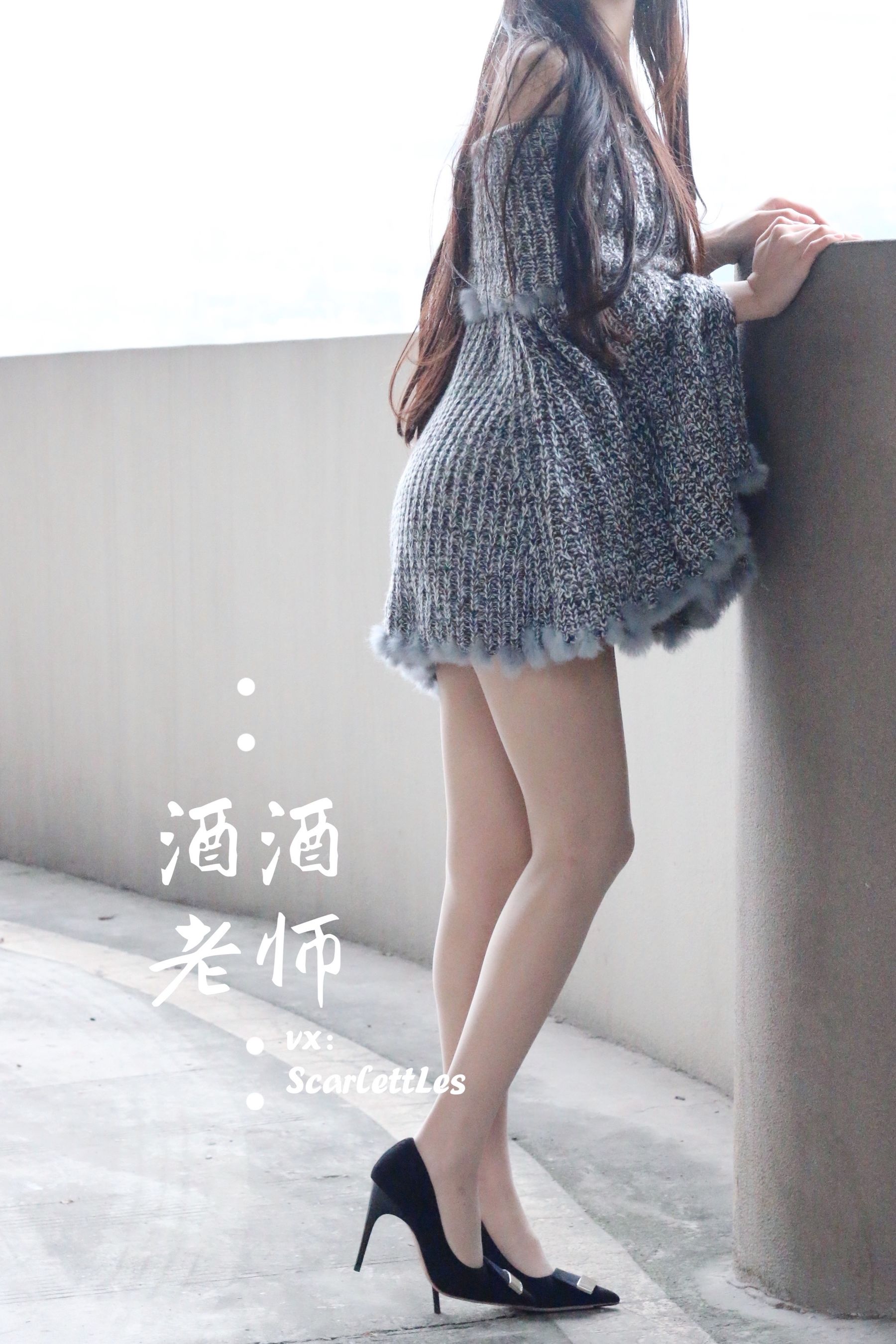 [福利COS] 酒酒老师 - 停车场里的超短裙第7张