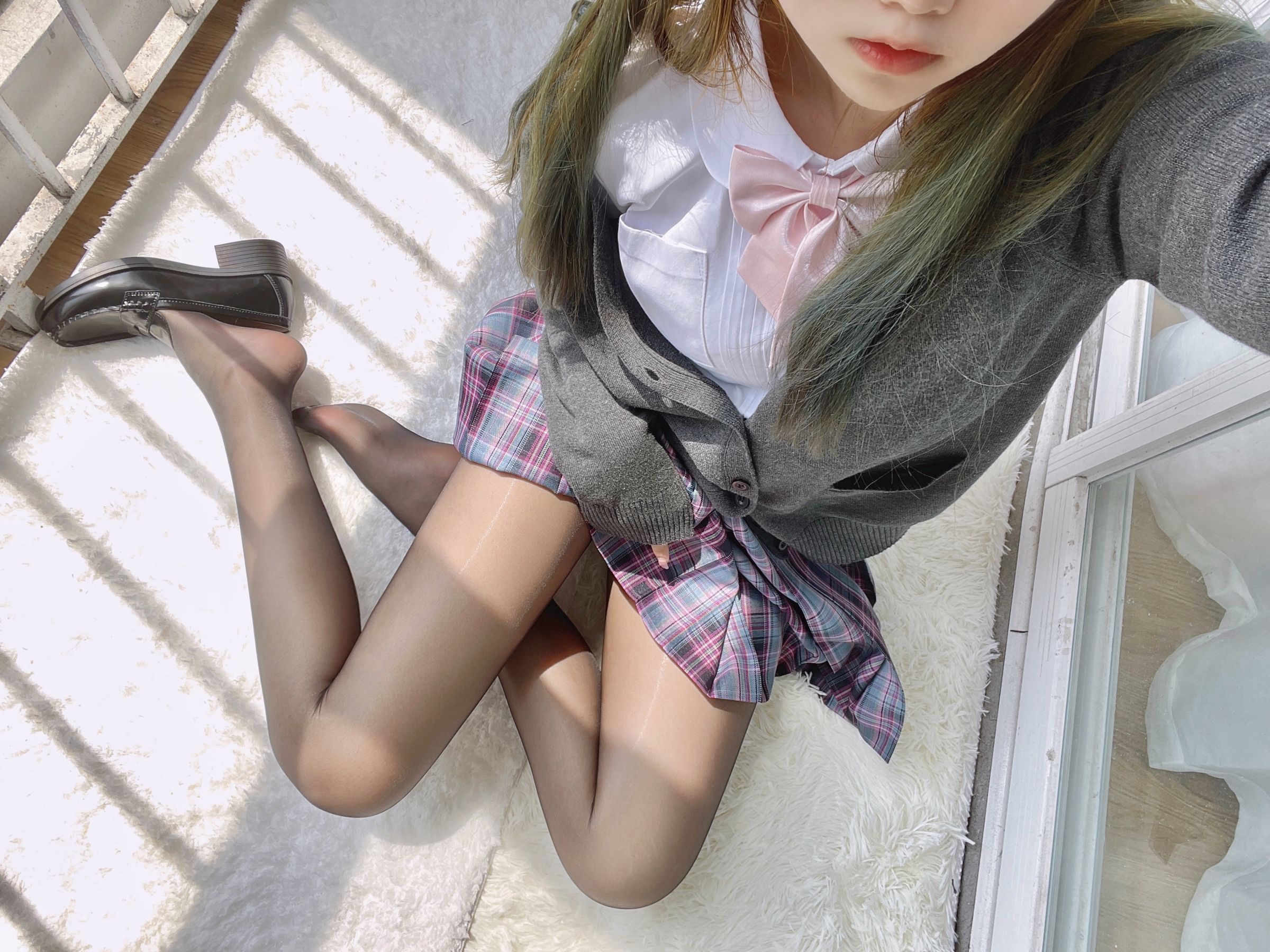 [福利COS] eloise软软 - JK黑丝第1张