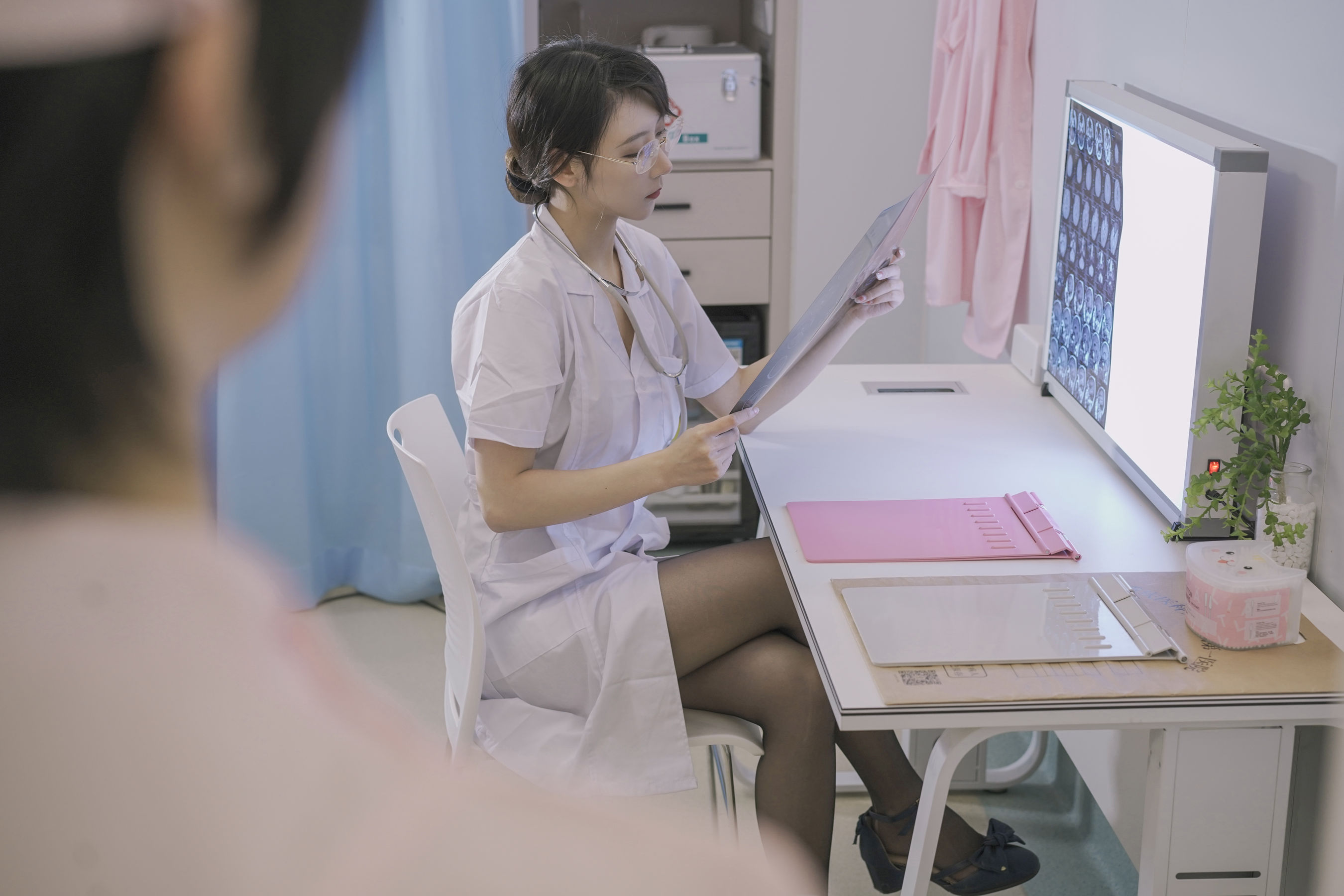 [福利COS] 云溪溪&amp;amp;奶桃桃 N47医护第1张