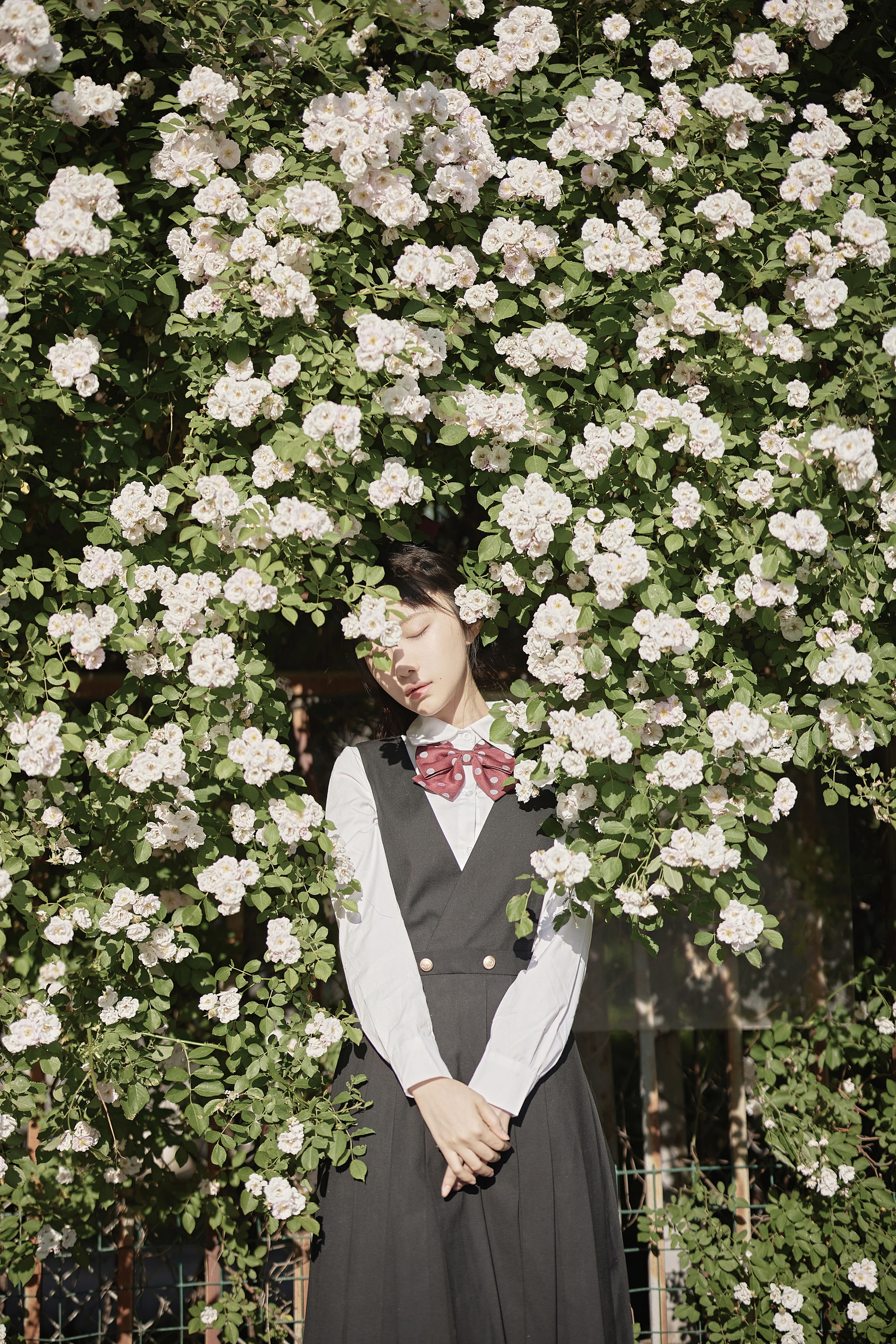 [福利COS] Shika小鹿鹿 - 蔷薇JK第5张