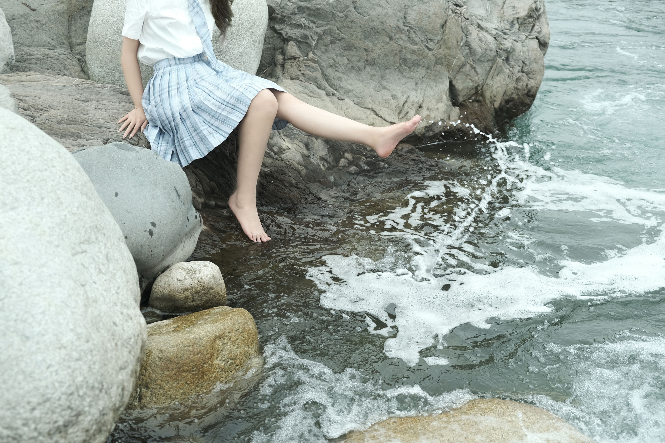 [福利COS] eloise软软 - 河边JK第1张